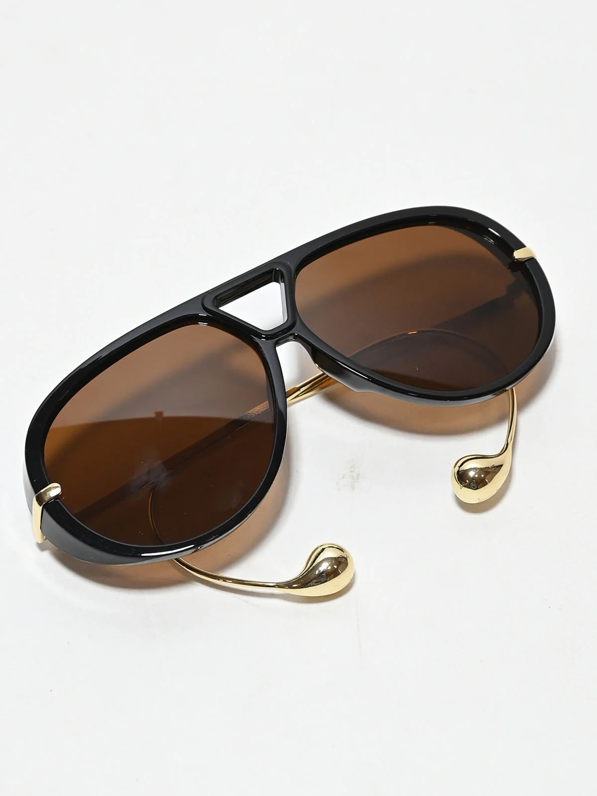 Odette Black And Golden Acrylic Solid Sunglasses For Women - Image 3