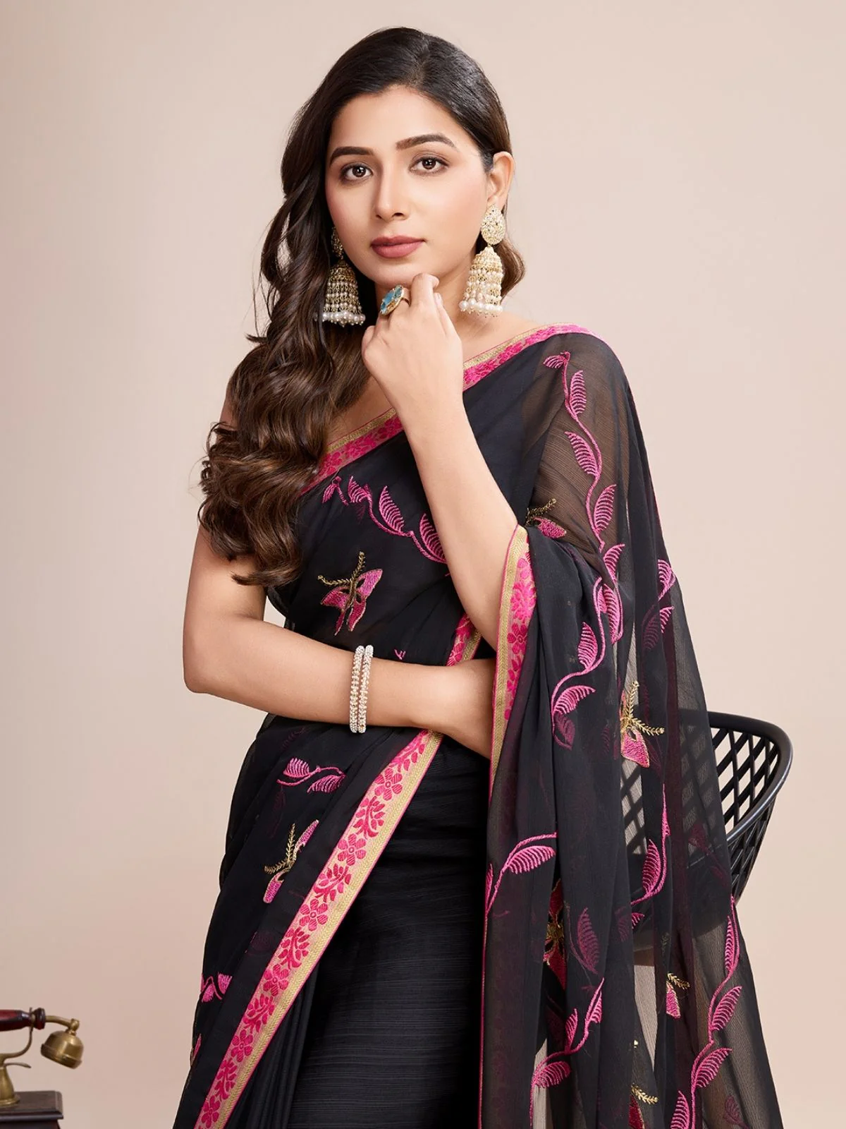 Odette Black And Pink Georgette Embroidered Saree With Unstitched Blouse For Women - Image 4