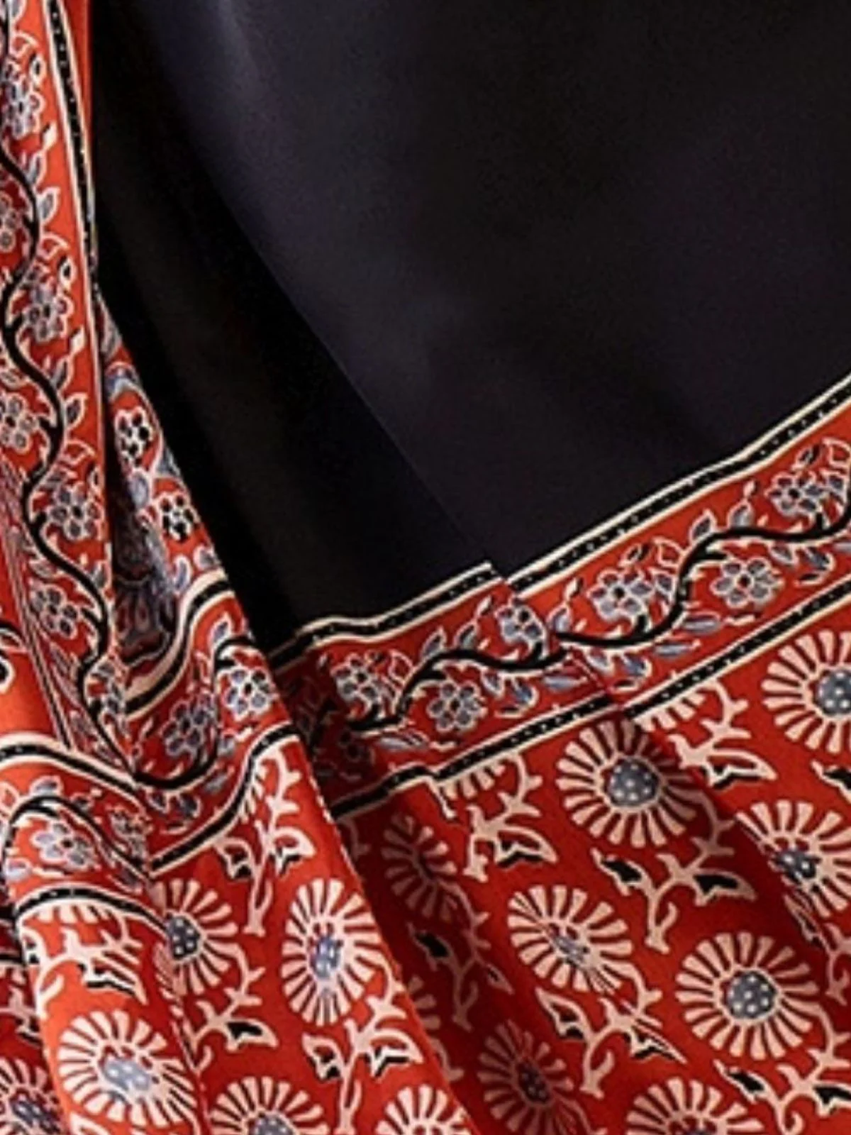 Odette Black And Red Silk Blend Printed Elegant Saree For Women - Image 5