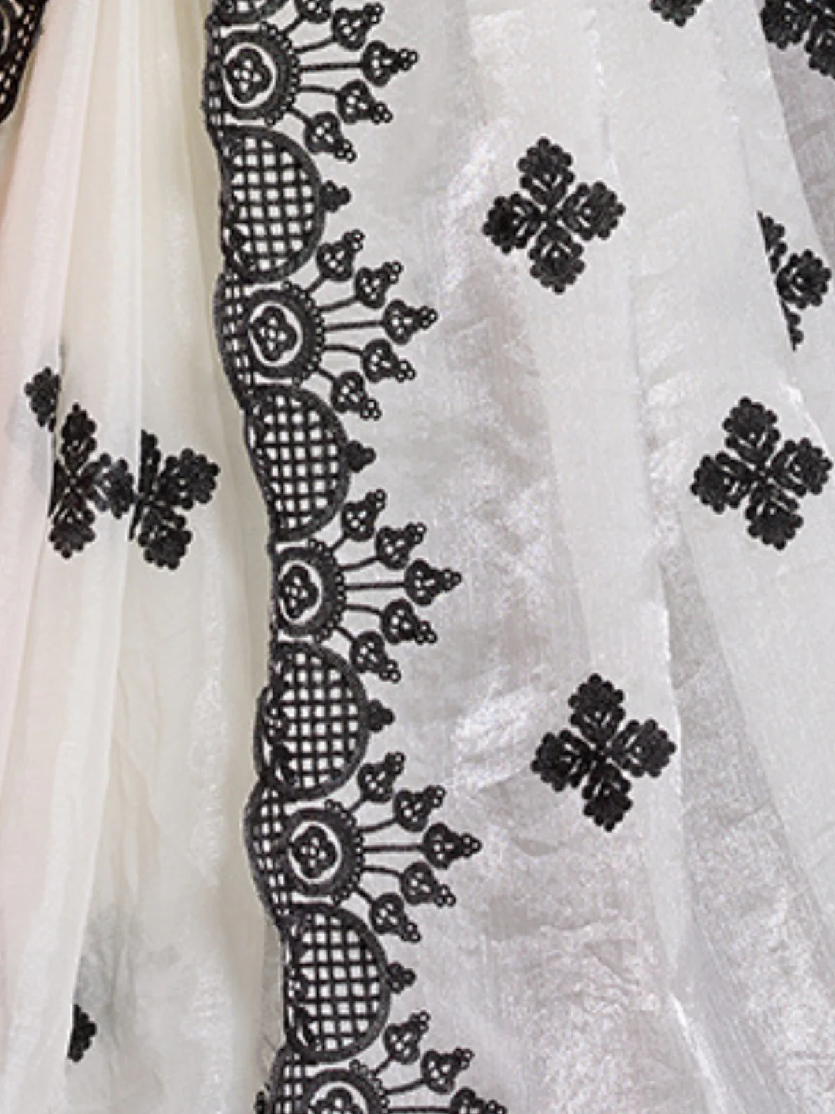 Odette  Black And white Chiffon Embroidered Saree For Women - Image 5