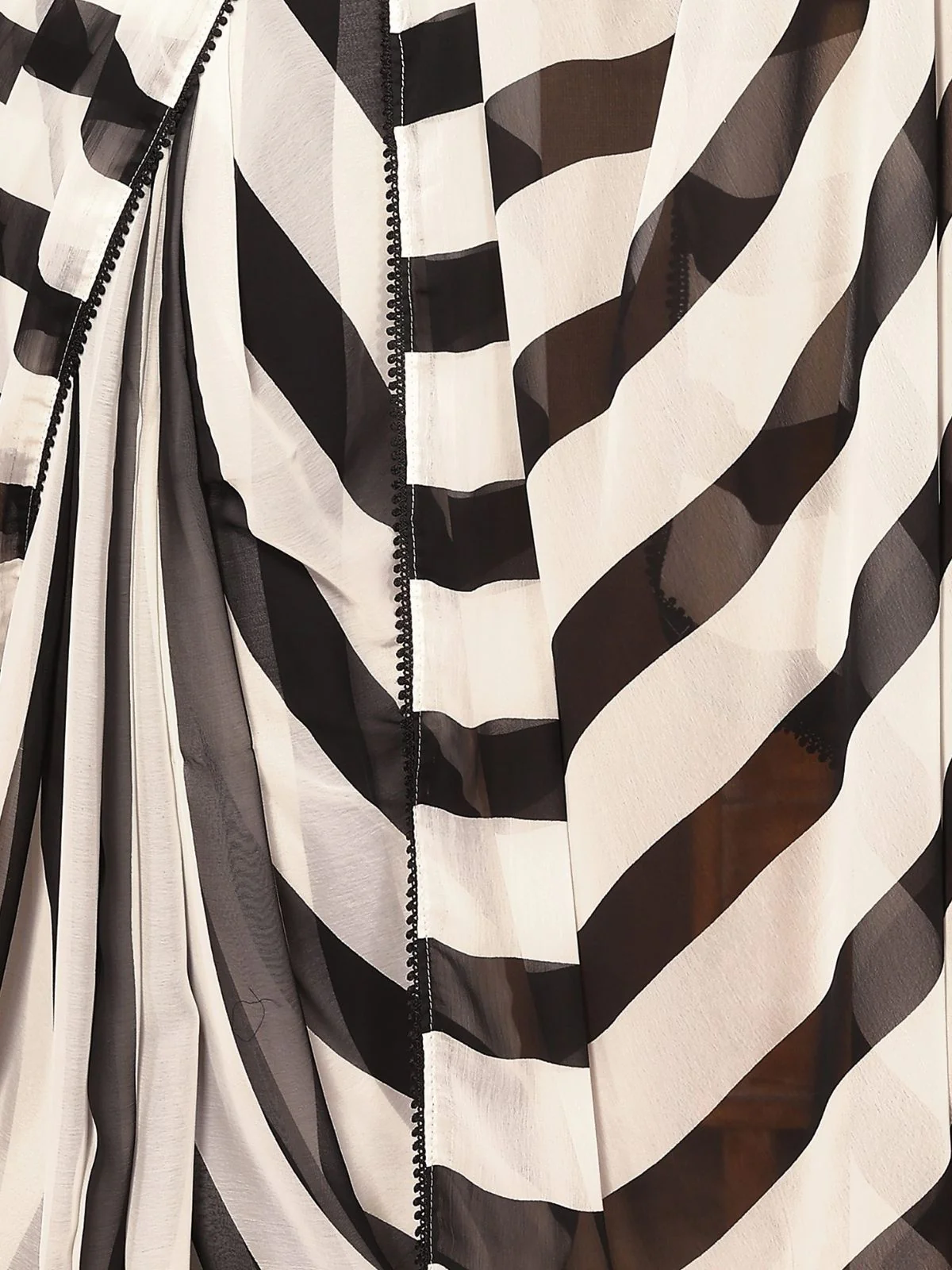 Odette Black And White Georgette Printed Saree For Women - Image 5