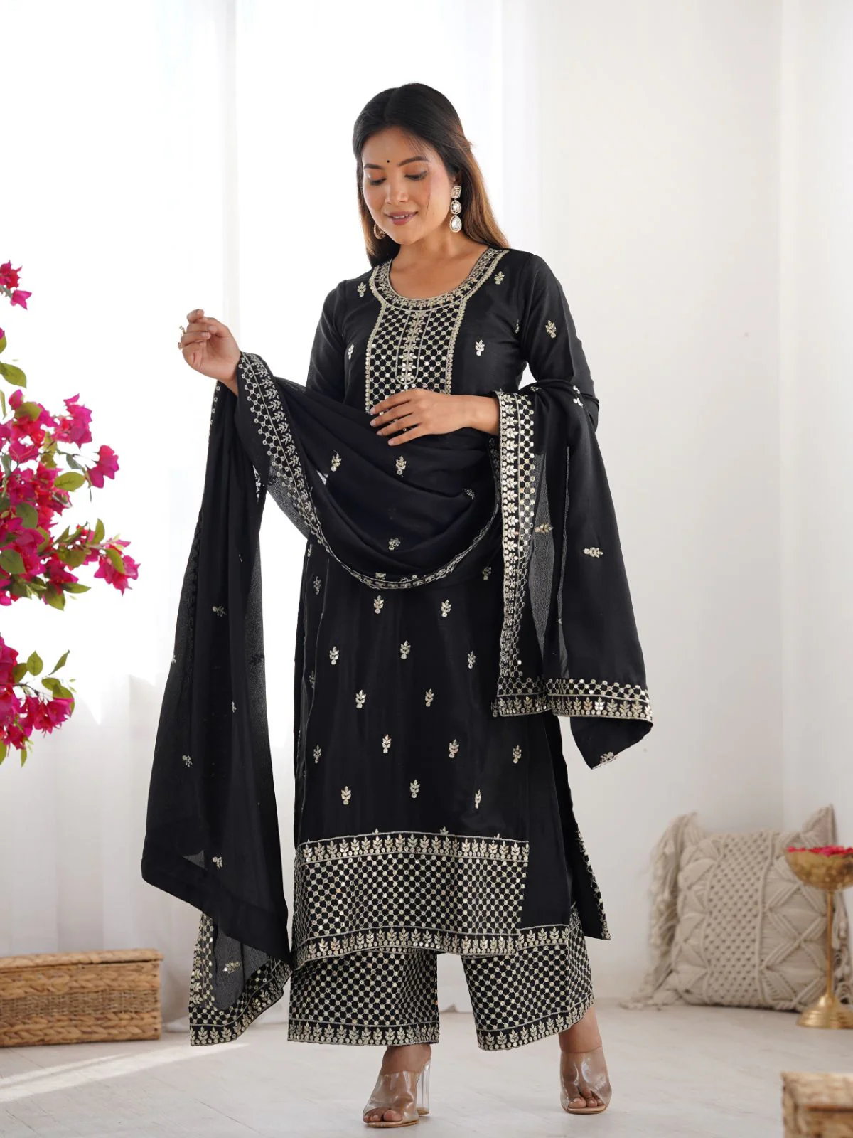 Odette Black Chinon Embroidered Kurta Set For Women - Image 2