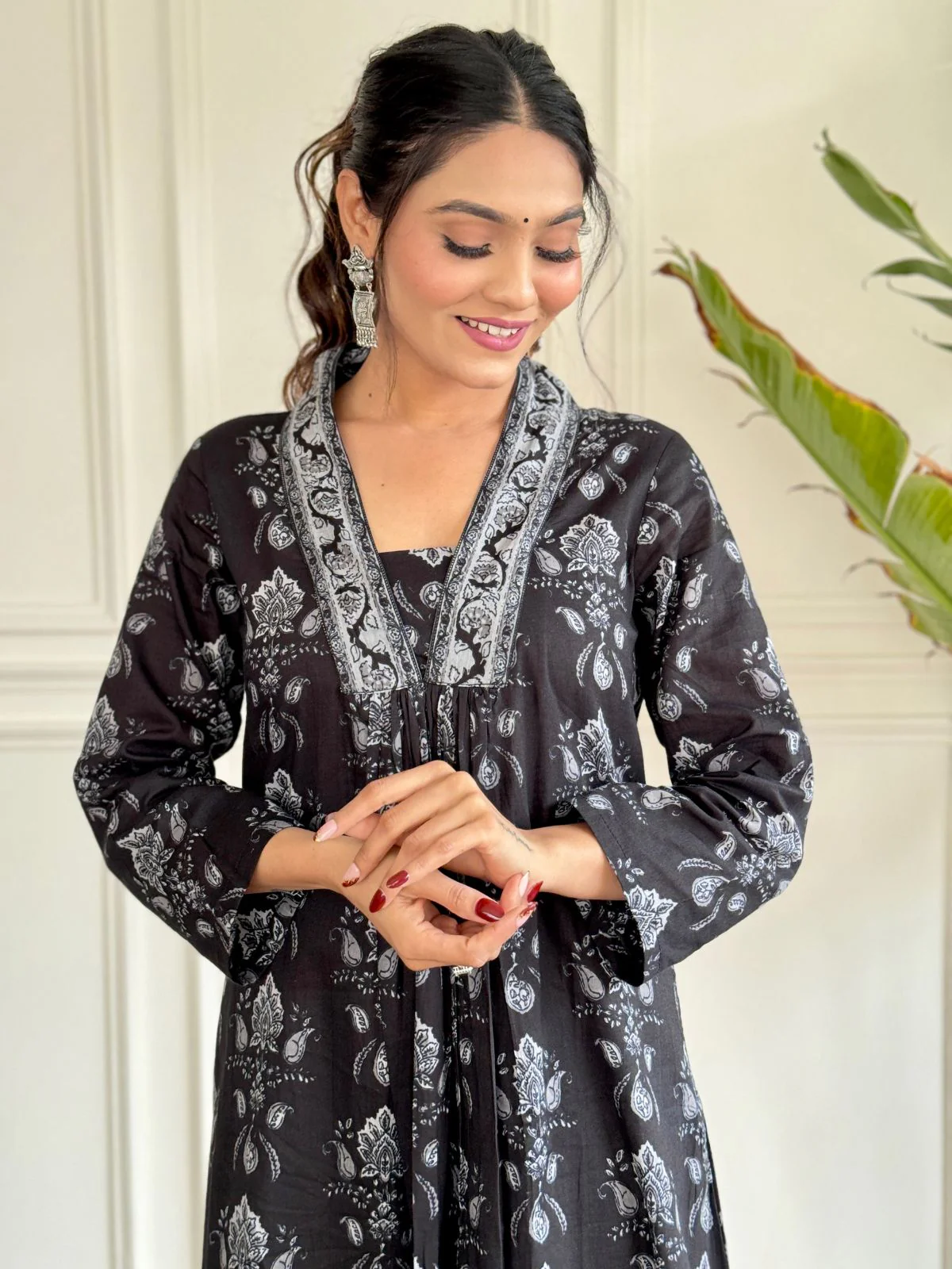 Odette Black Cotton Blend Printed Stitched KurtaÂ SetÂ ForÂ Women - Image 4