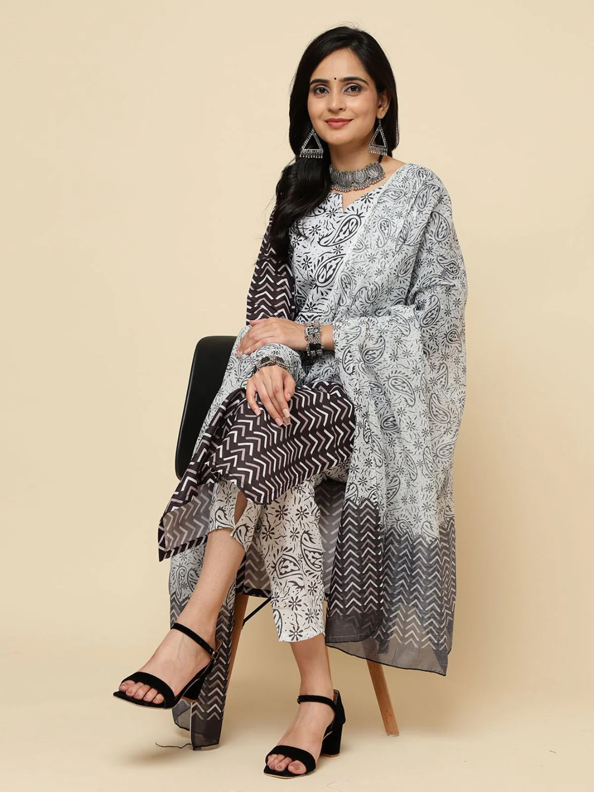 Odette Black Cotton Blend Printed Stitched Kurta Set For Women - Image 2