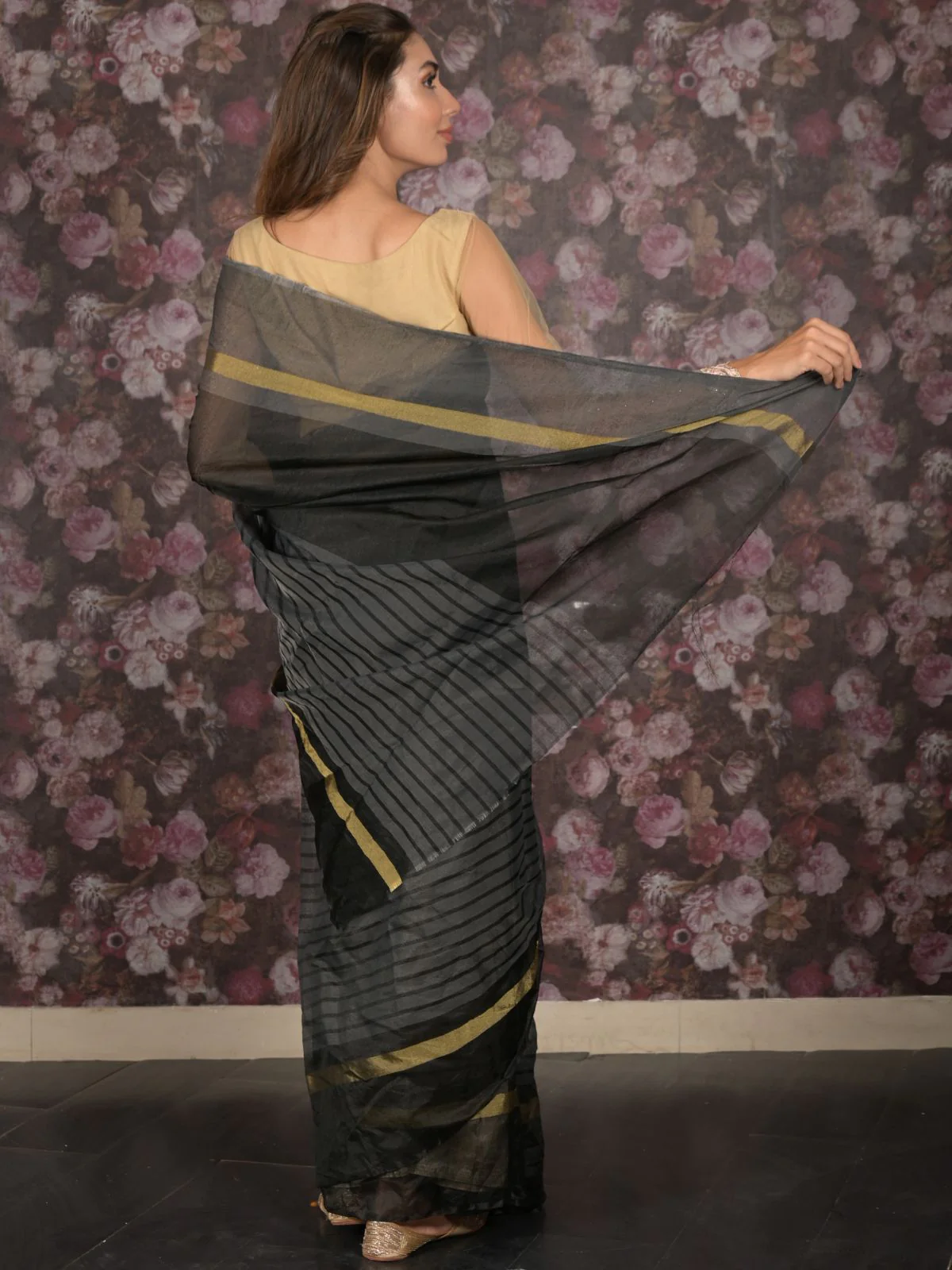 Odette Black Cotton Blend Woven Saree for Women - Image 4