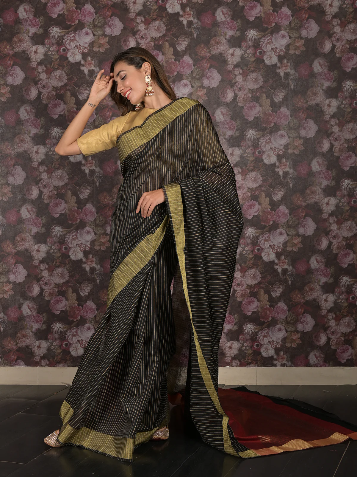 Odette Black Cotton Blend Woven Saree with Unstitched Blouse for Women - Image 4