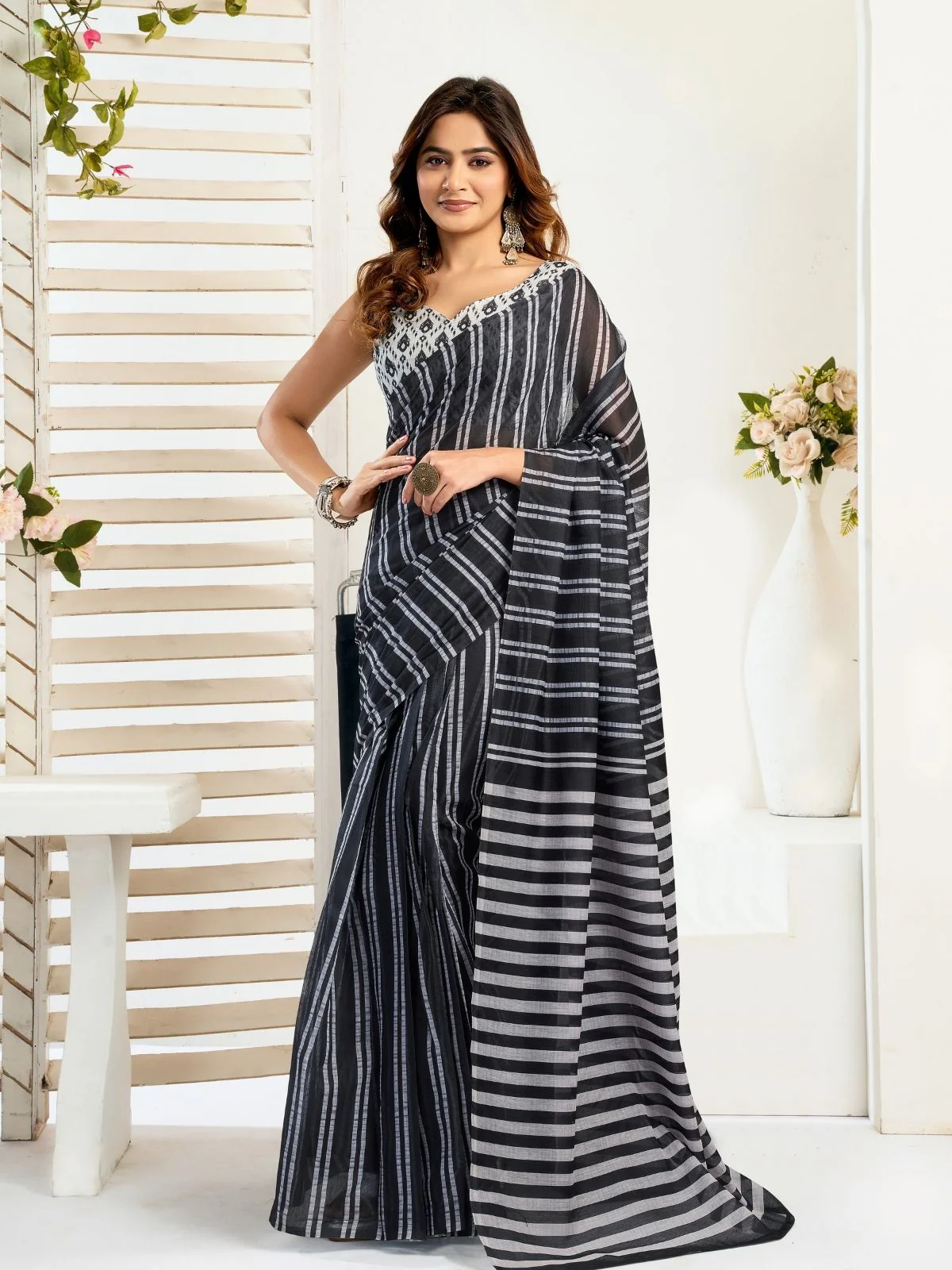 Odette Black Cotton Linen Zari Work Saree For Women