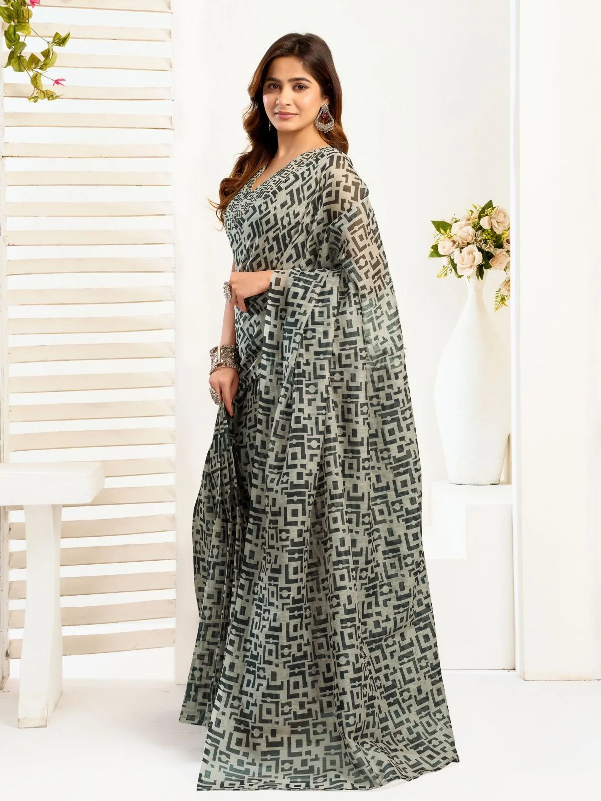 Odette Black Cotton Linen Zari Work Saree For Women - Image 2