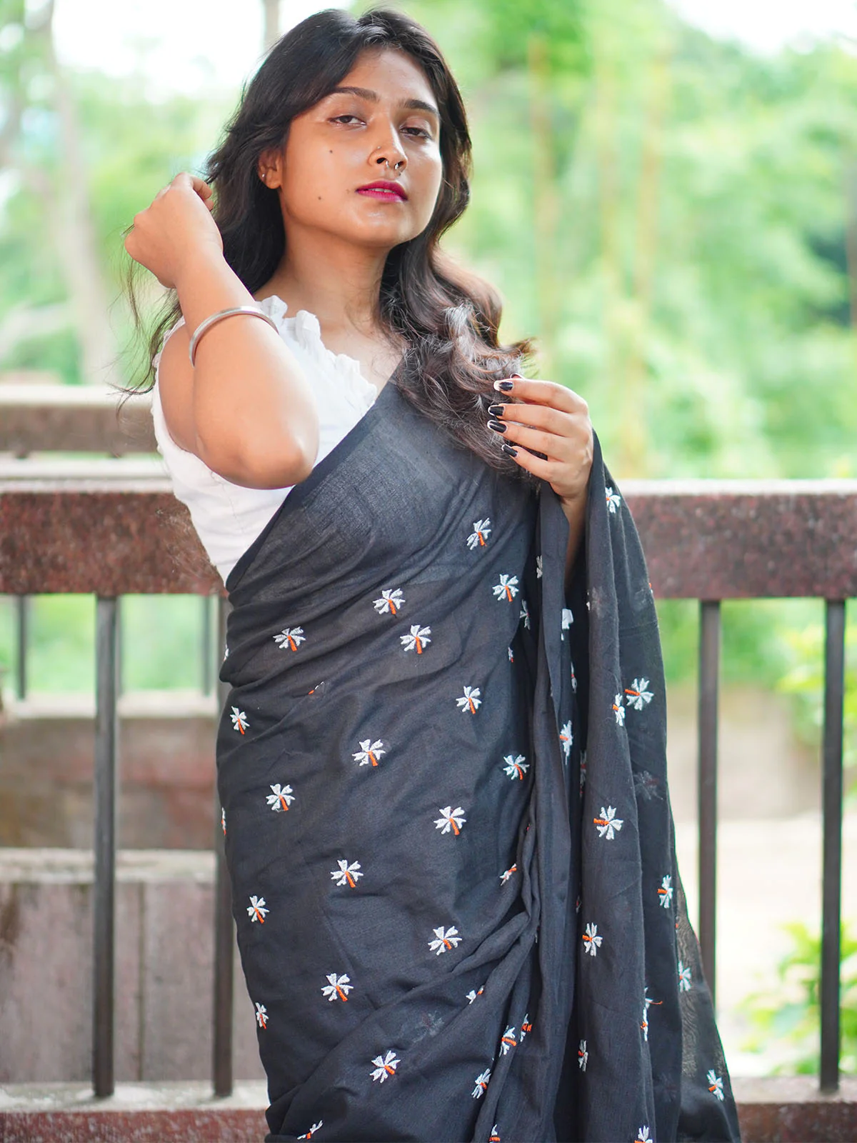 Odette Black Embroidered Cotton Saree With Unstitched Blouse For Women - Image 2