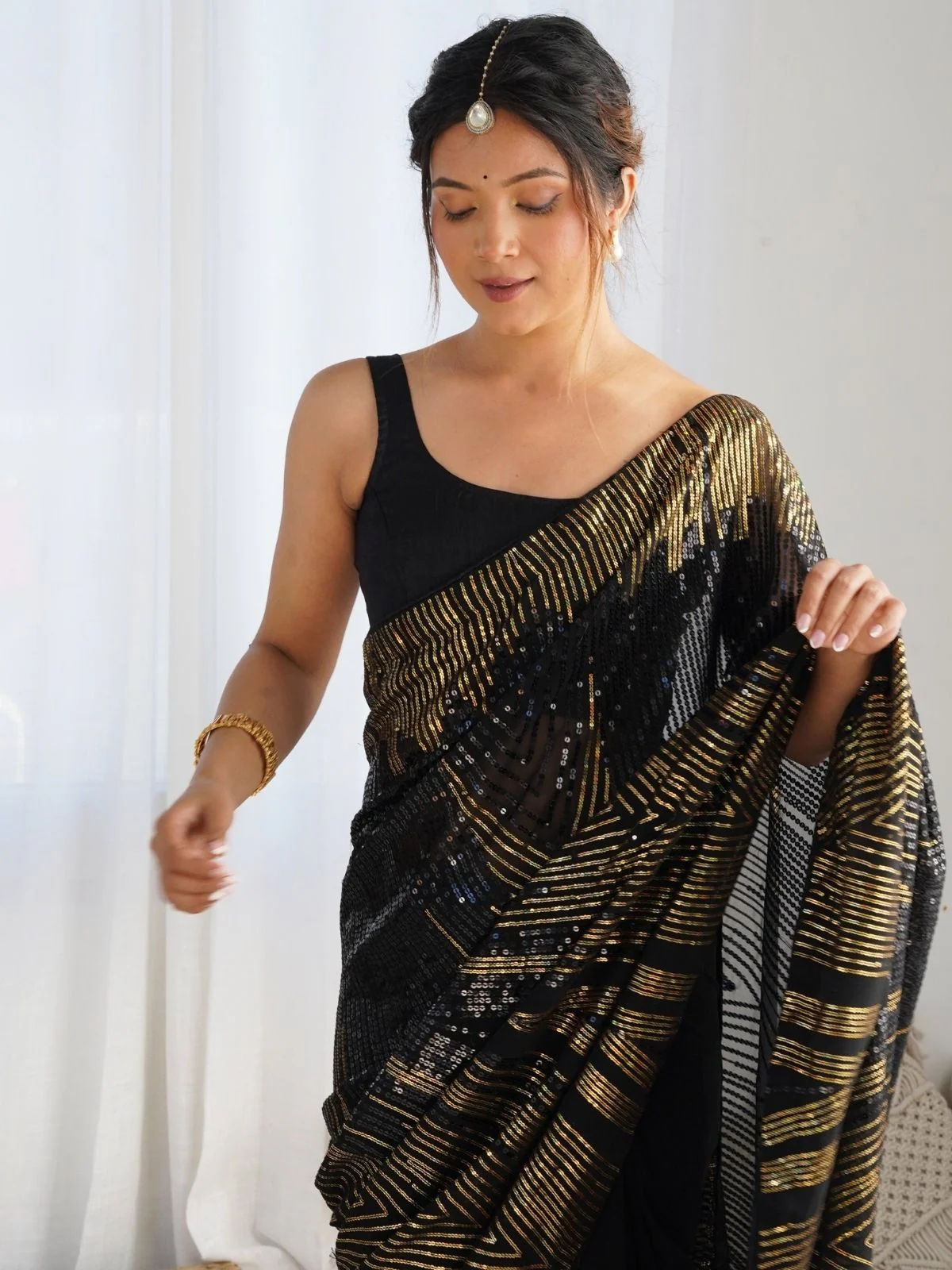 Odette Black Georgette Embellished Solid Saree For Women - Image 3