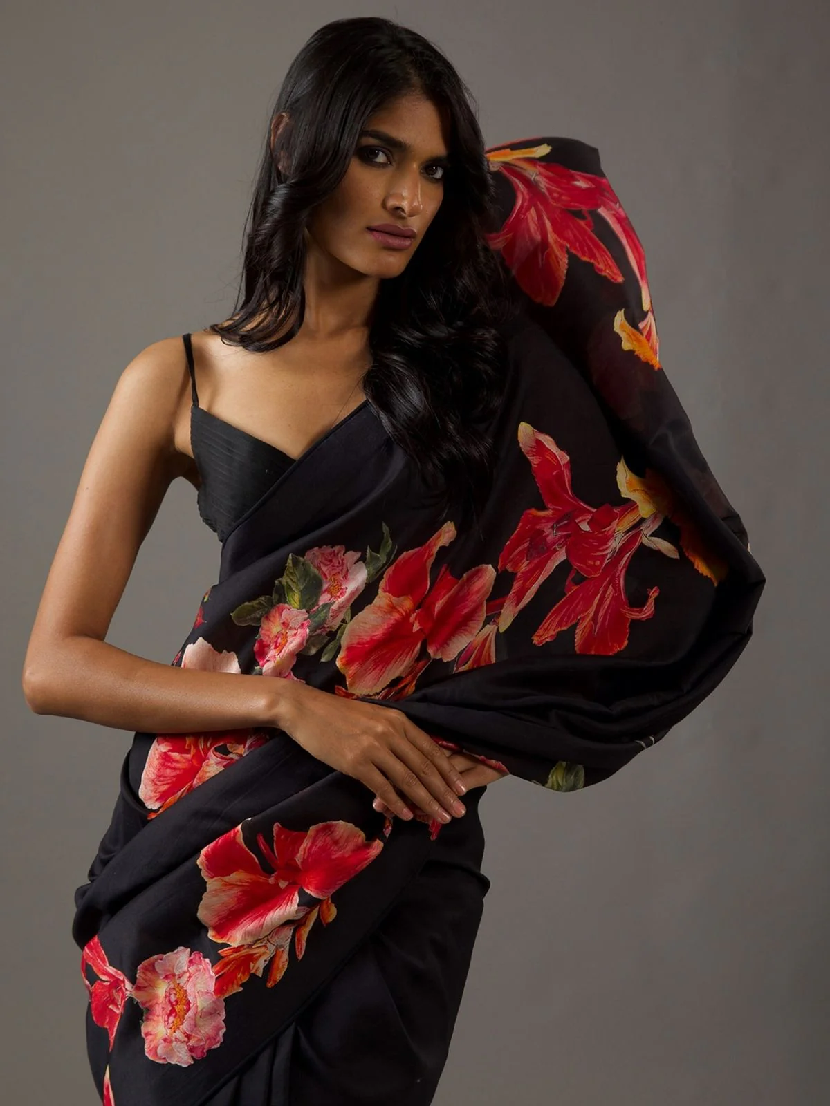 Odette Black Georgette Floral Printed Saree With Unstitched Blouse For Women - Image 4