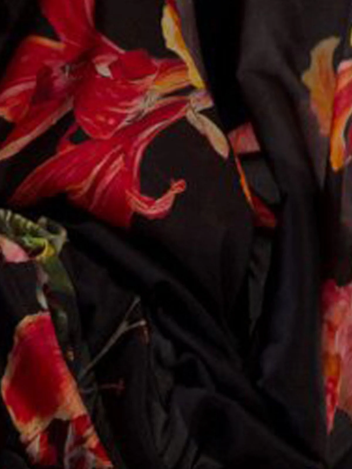 Odette Black Georgette Floral Printed Saree With Unstitched Blouse For Women - Image 5