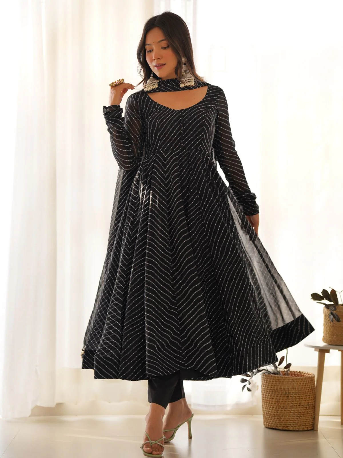 Odette Black Georgette Printed Kurta Set For Women - Image 3