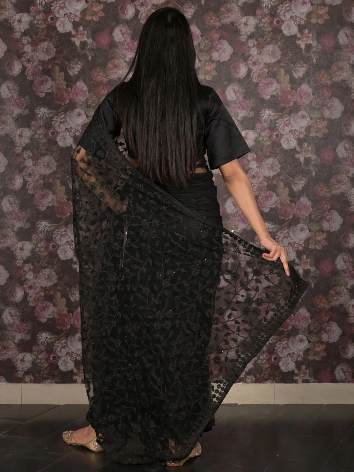 Odette Black Net Embroidered Saree With Unstitched Blouse For Women - Image 4