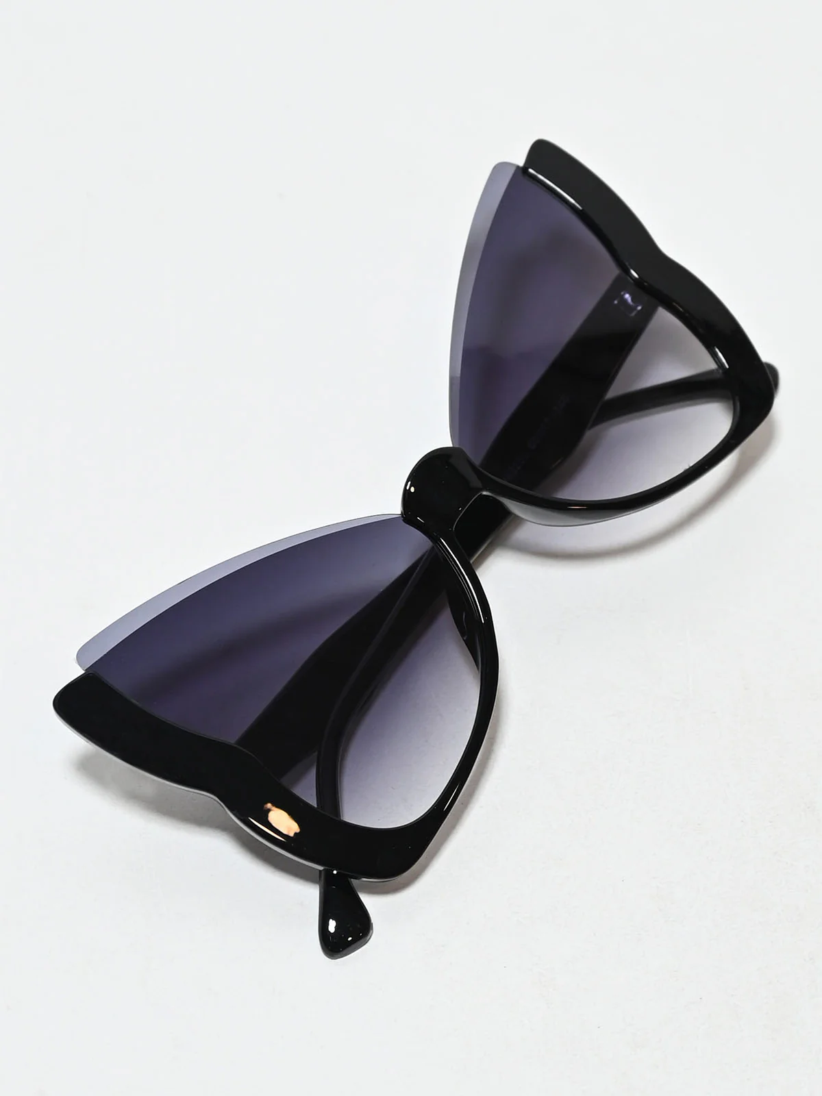 Odette Black PC Solid Sunglasses For Women - Image 3