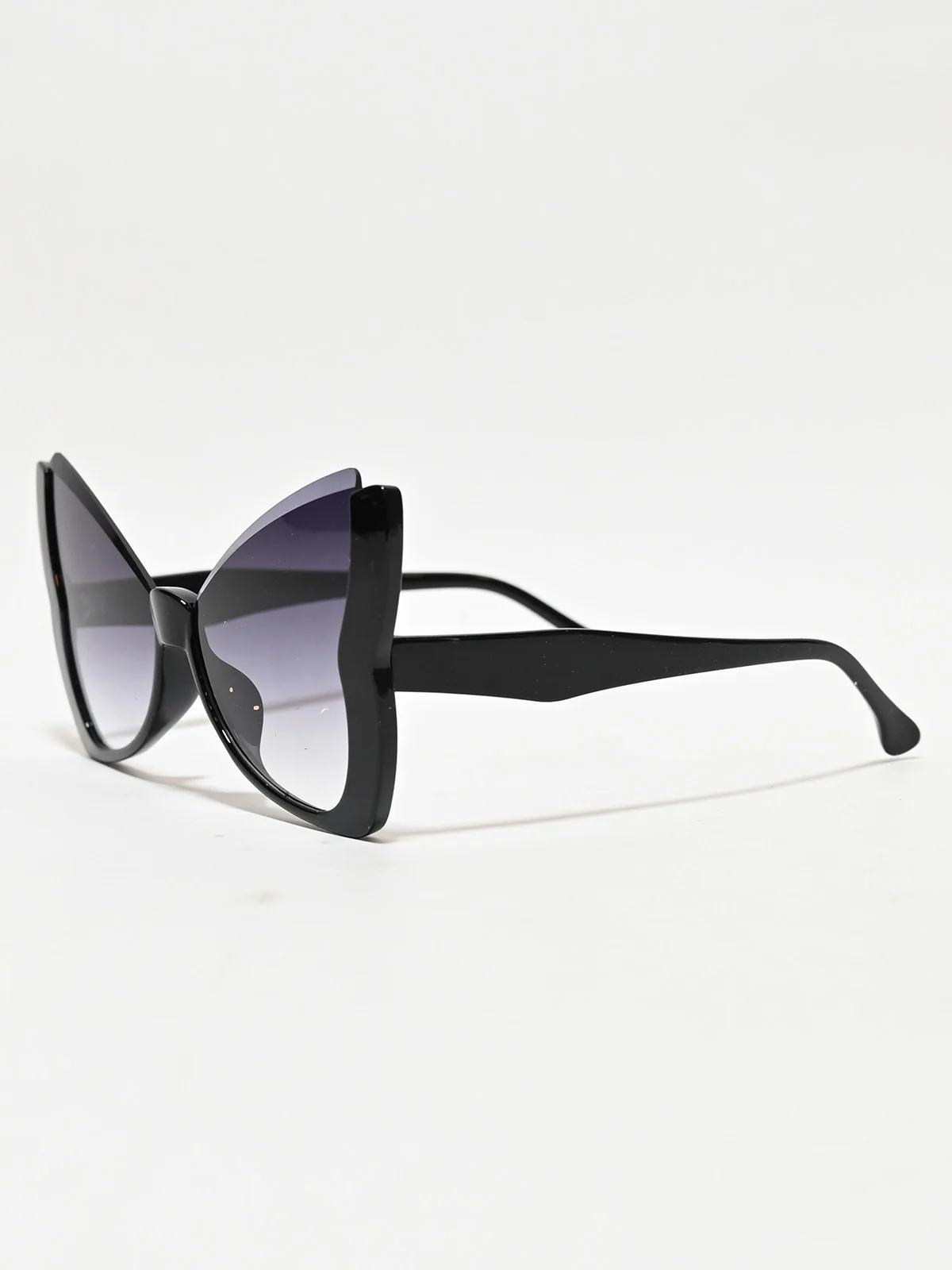 Odette Black PC Solid Sunglasses For Women - Image 5