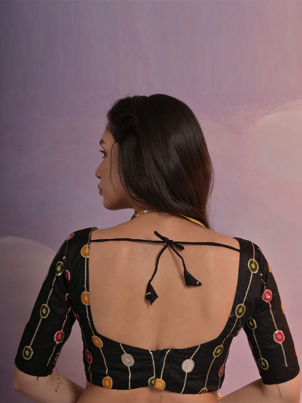 Odette Black Printed Chiffon Saree With Unstitched Blouse For Women - Image 7