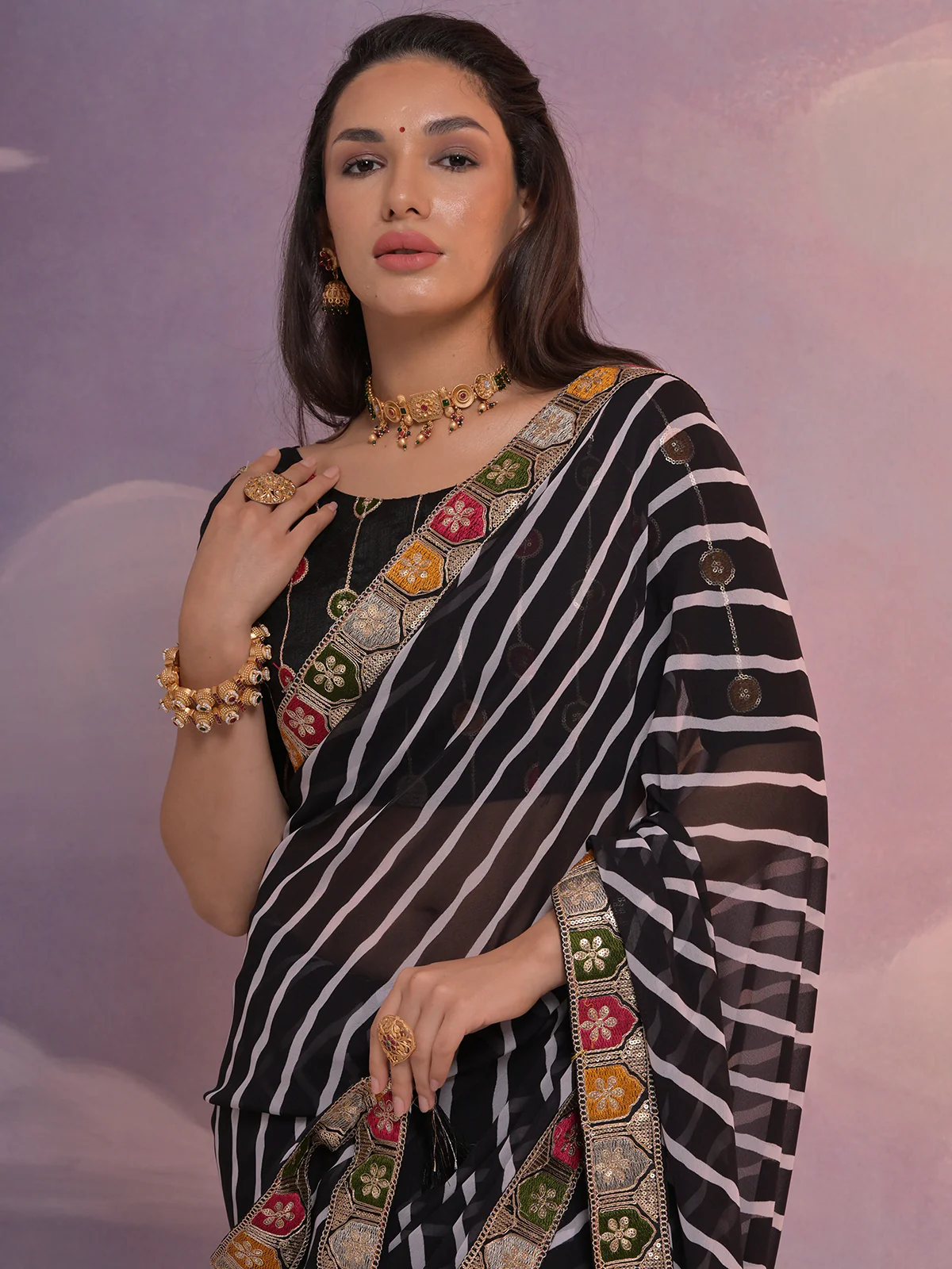 Odette Black Printed Georgette Saree With Unstitched Blouse For Women - Image 5