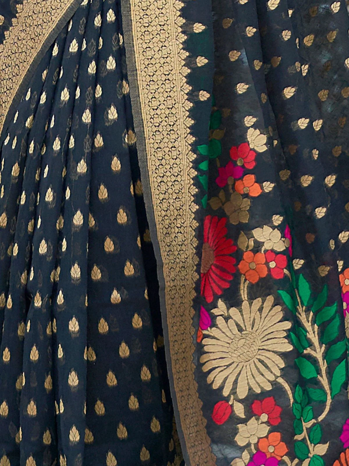 Odette Black Woven Linen Saree With Unstitched Blouse For Women - Image 3
