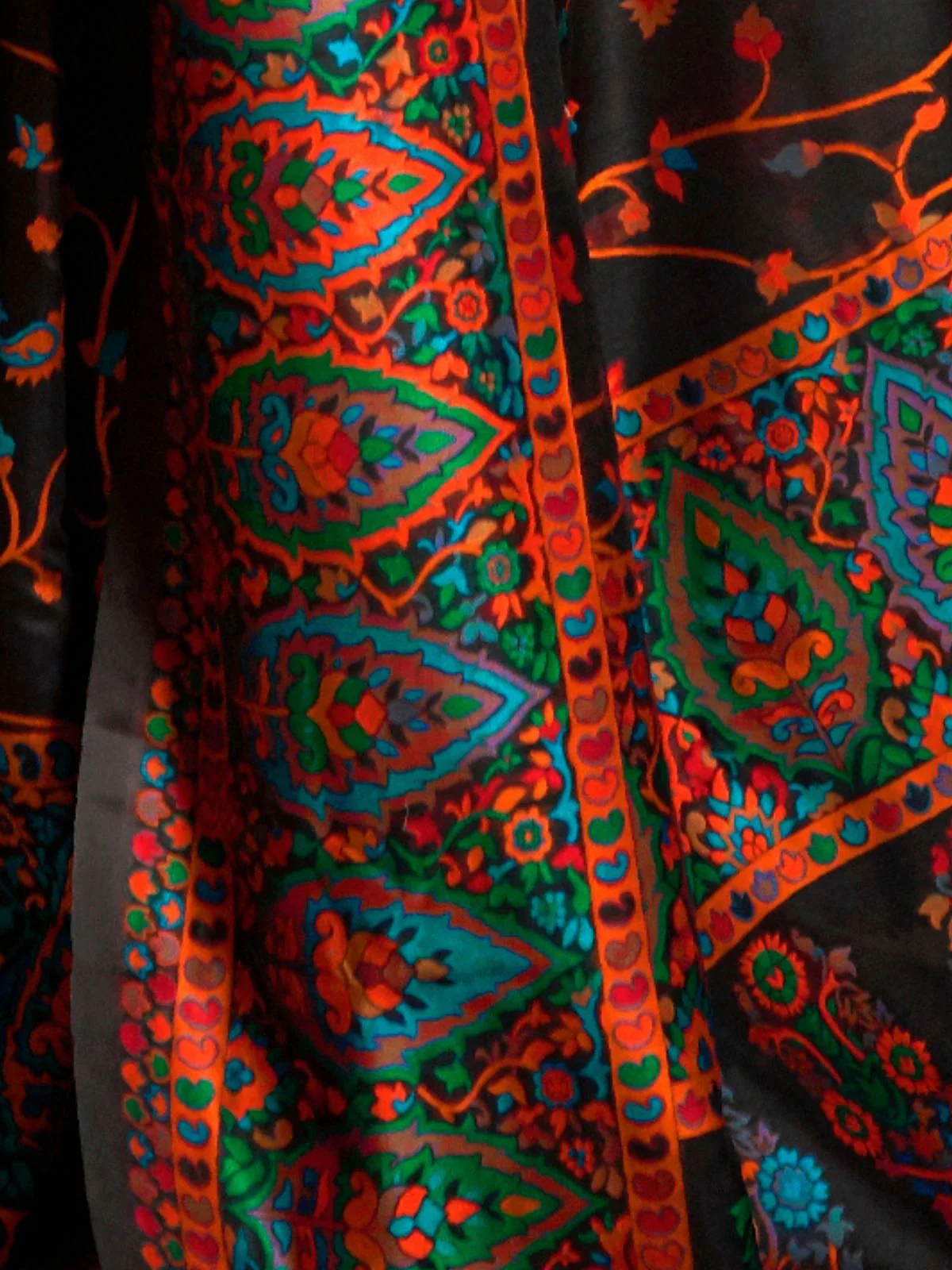 Odette Black Printed Silk Blend Saree With Unstitched Blouse For Women - Image 5