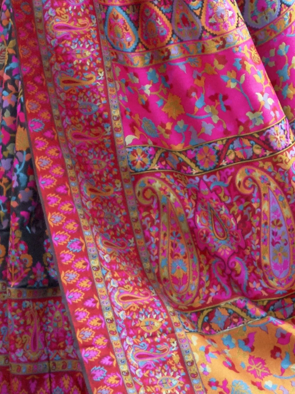 Odette Black Printed Silk Blend Saree With Unstitched Blouse For Women - Image 4