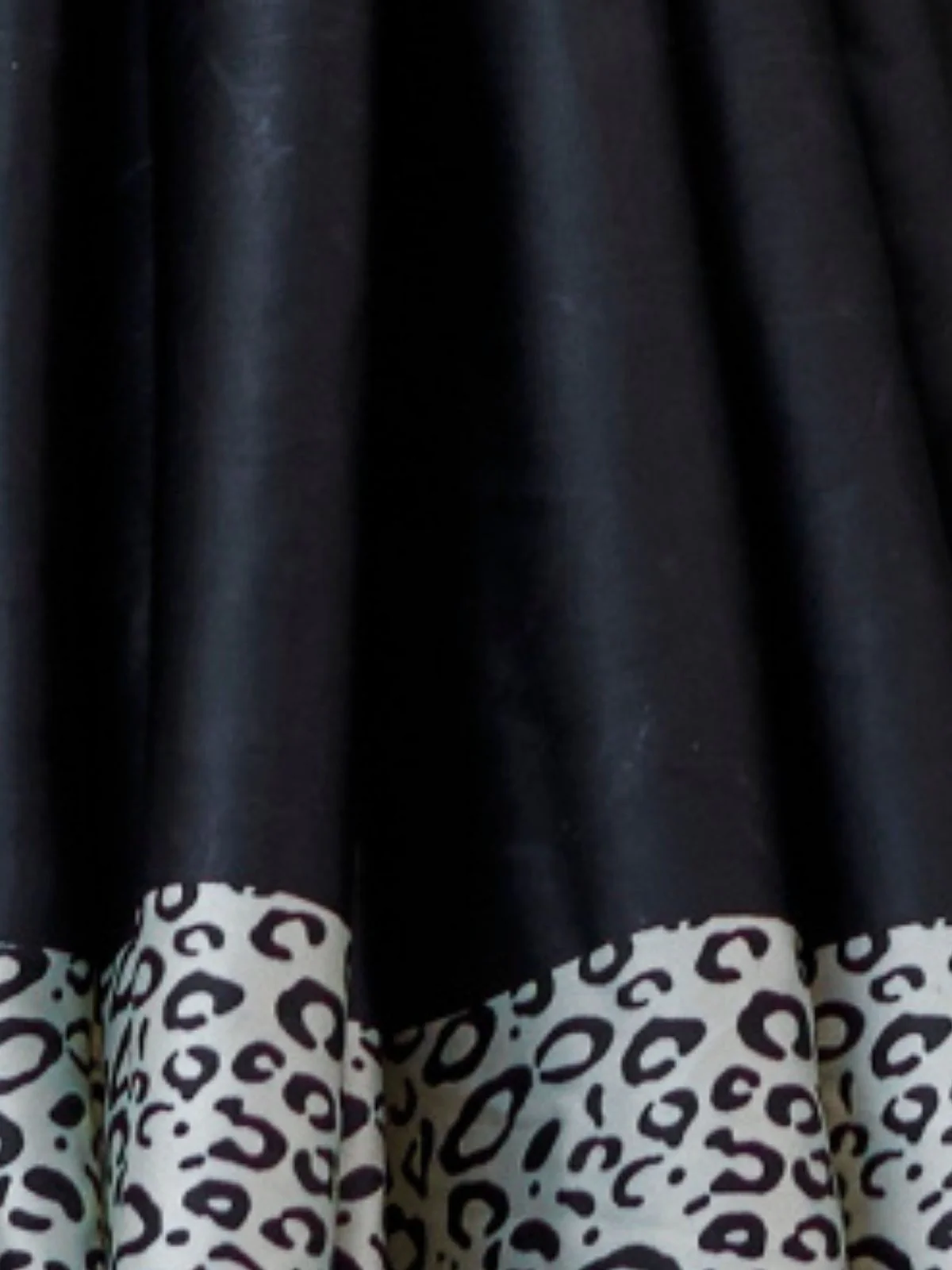 Odette Black Satin Printed Saree With Unstitched Blouse For Women - Image 3