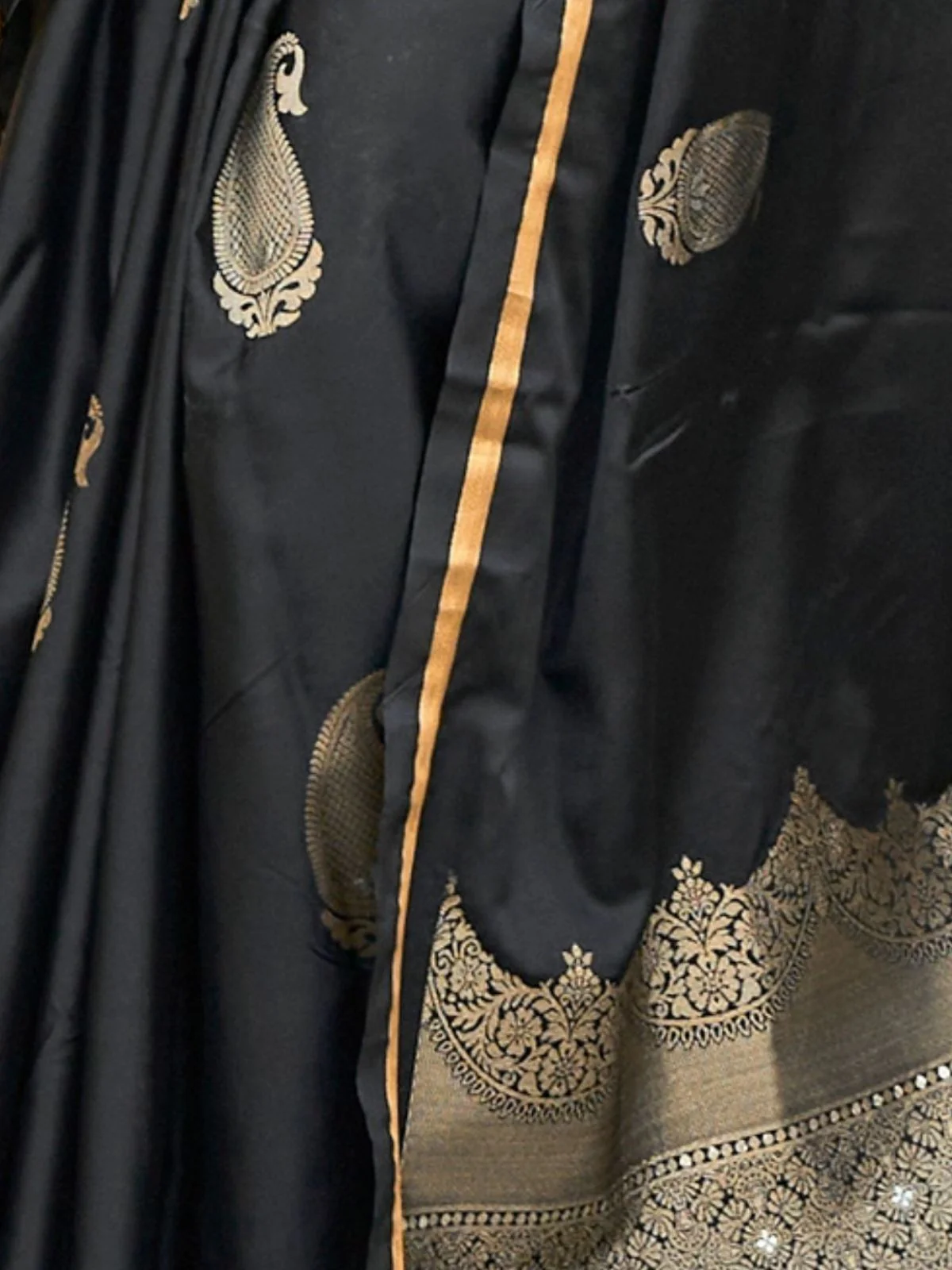 Odette Black Satin Woven Saree With Unstitched Blouse For Women - Image 3
