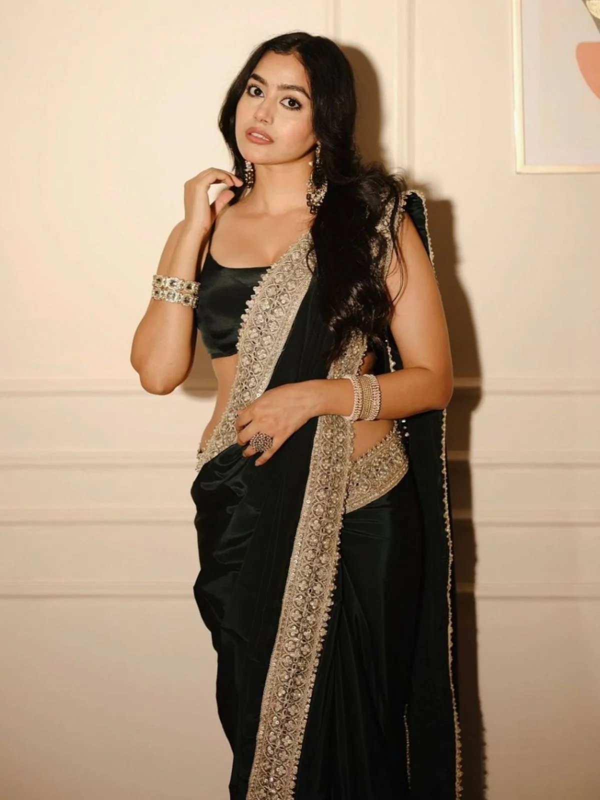 Odette Black Silk Blend Embellished Bordered Saree For Women - Image 2