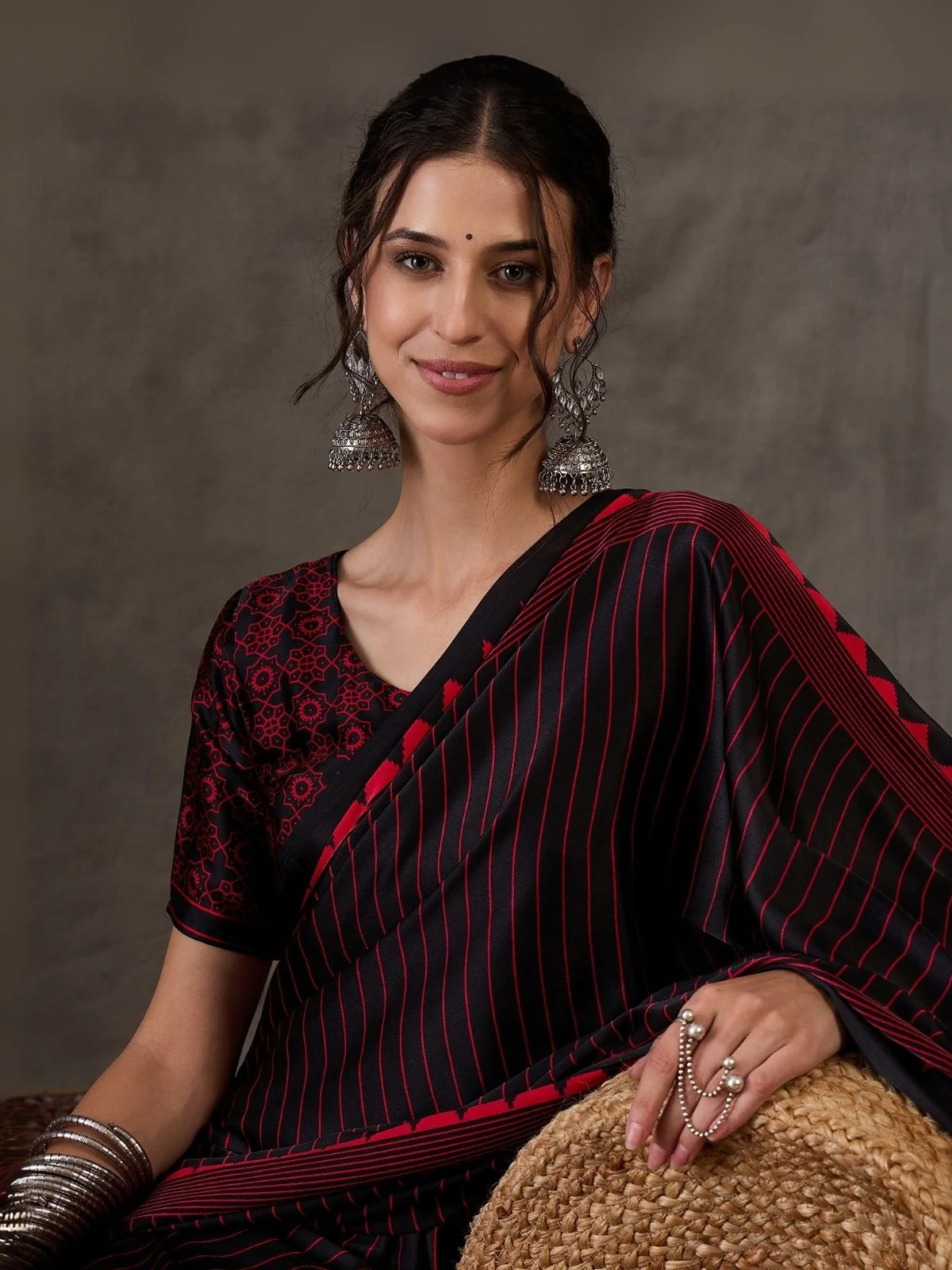 Odette Black Silk Blend Printed Elegant Saree For Women - Image 4