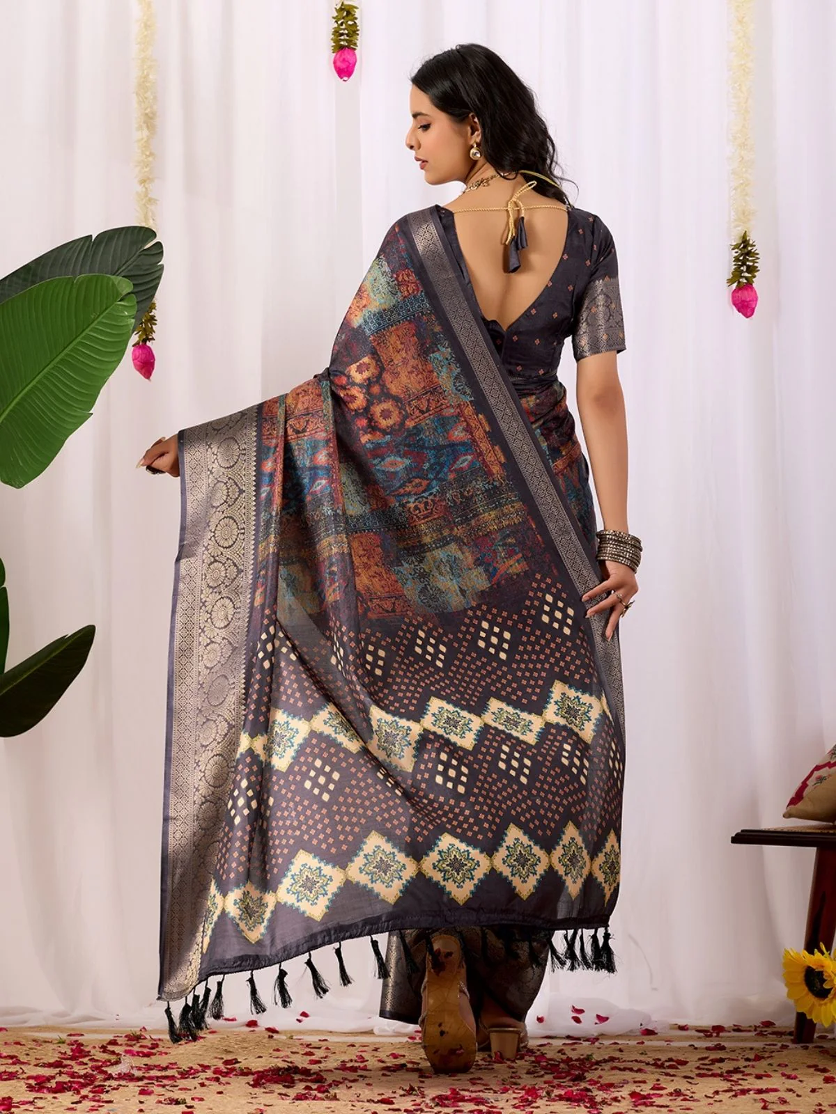 Odette Black Silk Blend Printed Saree For Women - Image 3