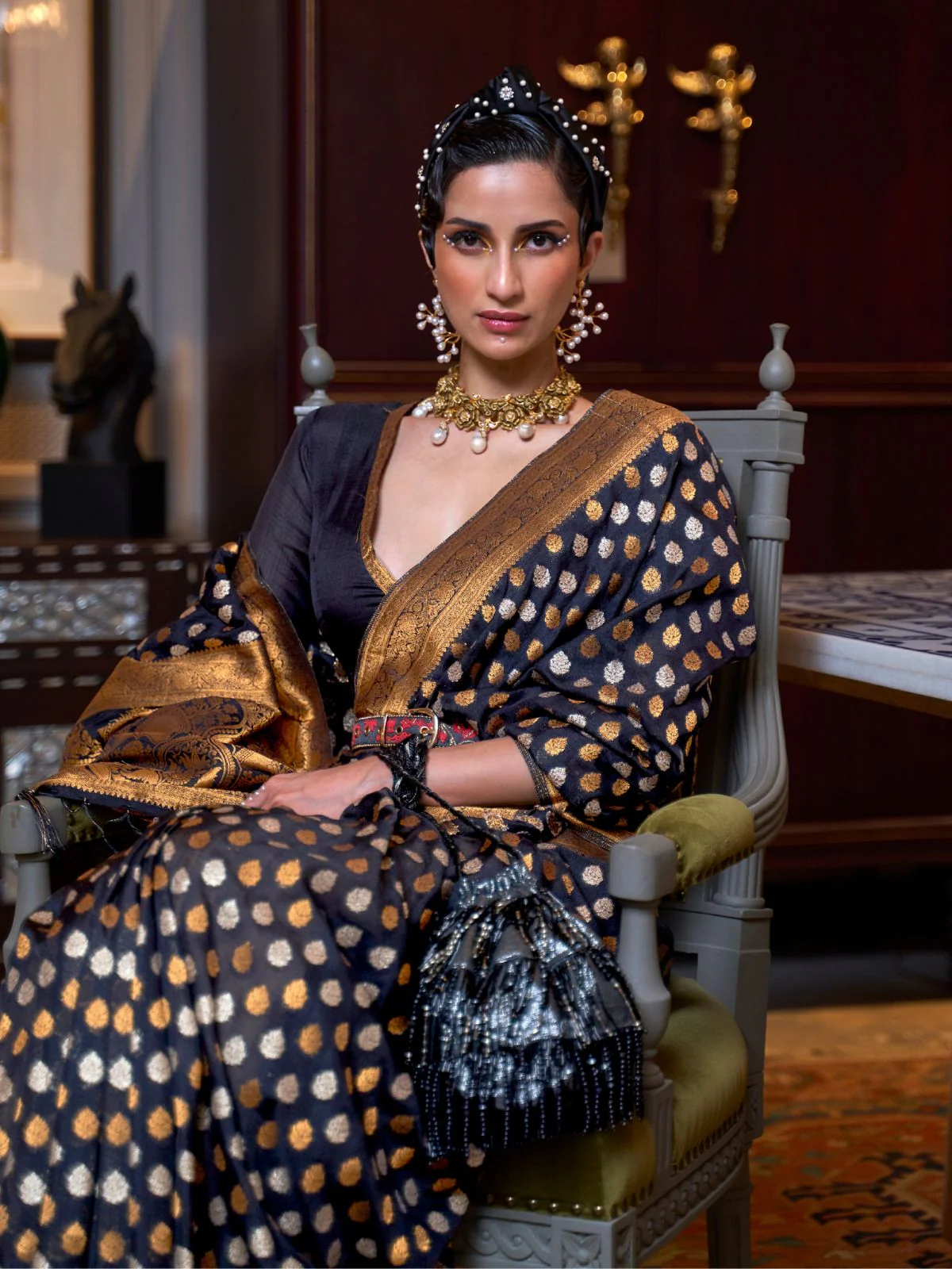 Odette Black Silk Blend Woven Saree With Unstitched Blouse for Women - Image 2