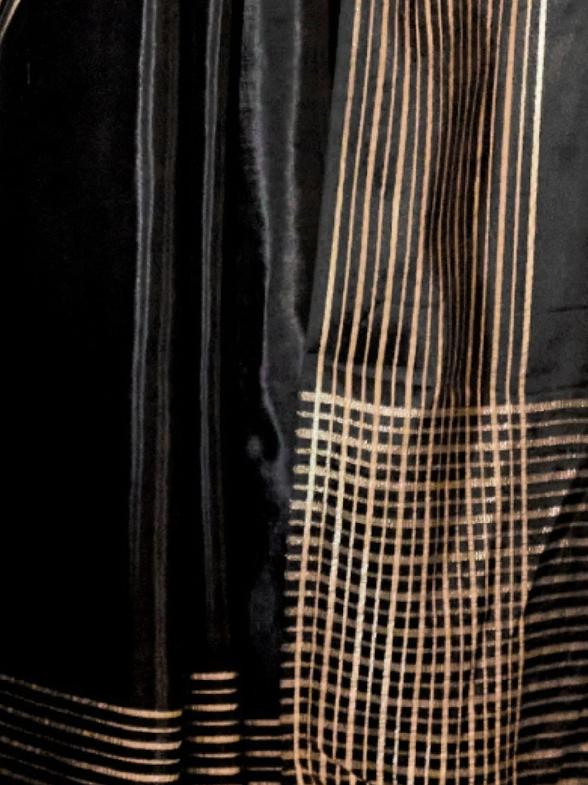 Odette Black Viscose Woven Saree With Unstitched Blouse For Women - Image 3