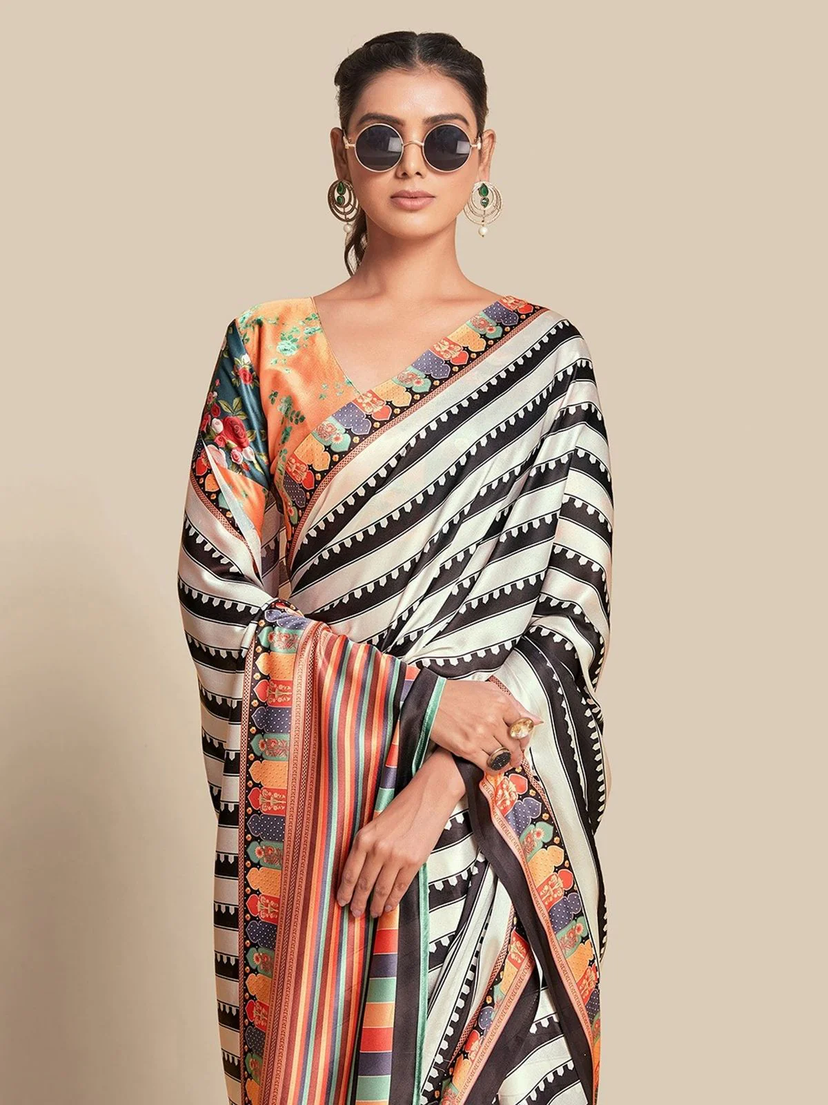 Odette Black & White Georgette Striped Saree With Unstitched Blouse For Women - Image 3