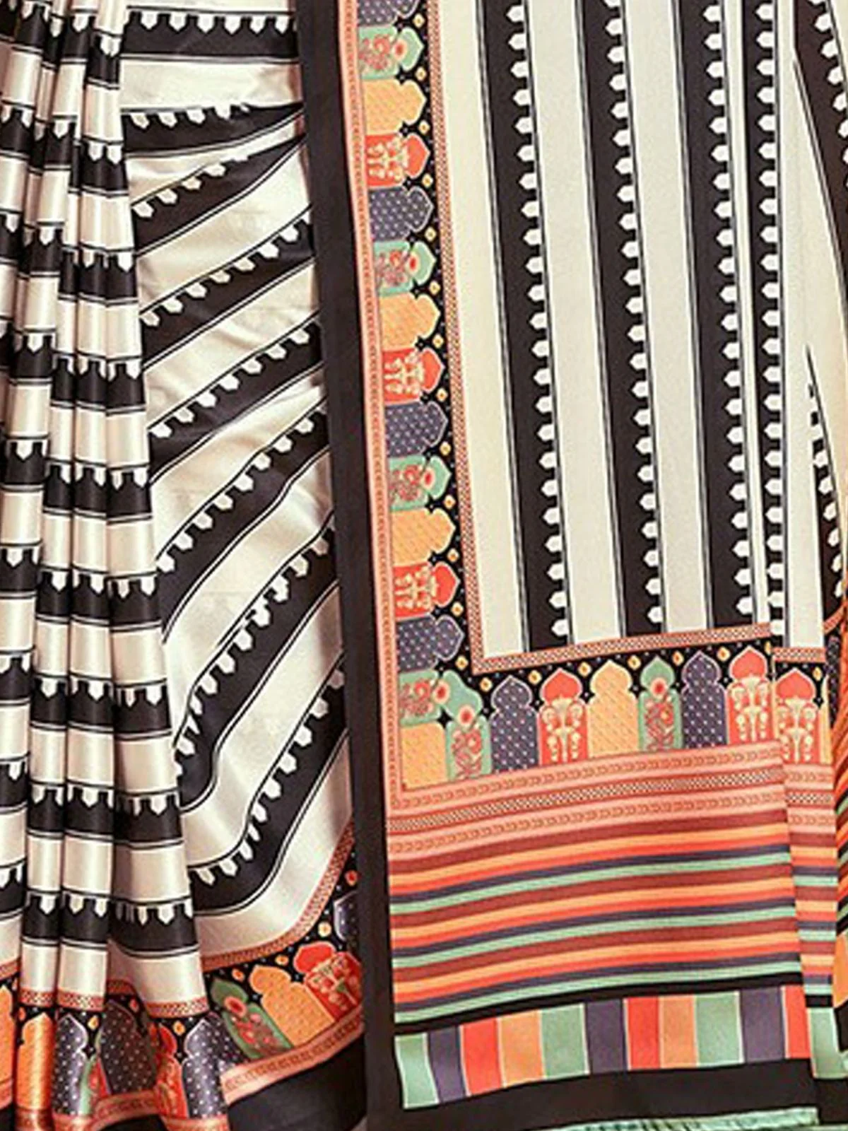 Odette Black & White Georgette Striped Saree With Unstitched Blouse For Women - Image 4