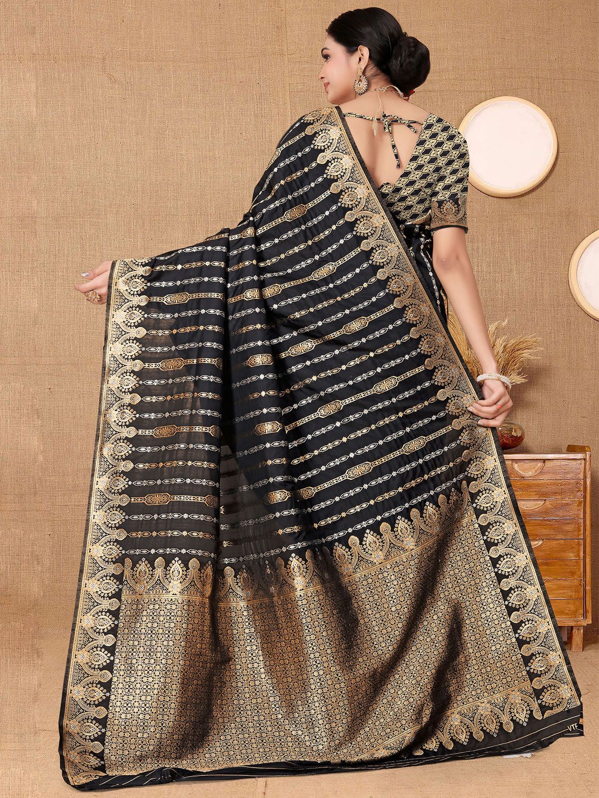 Odette Black Woven Banarasi Silk Saree With Unstitched Blouse For Women - Image 5