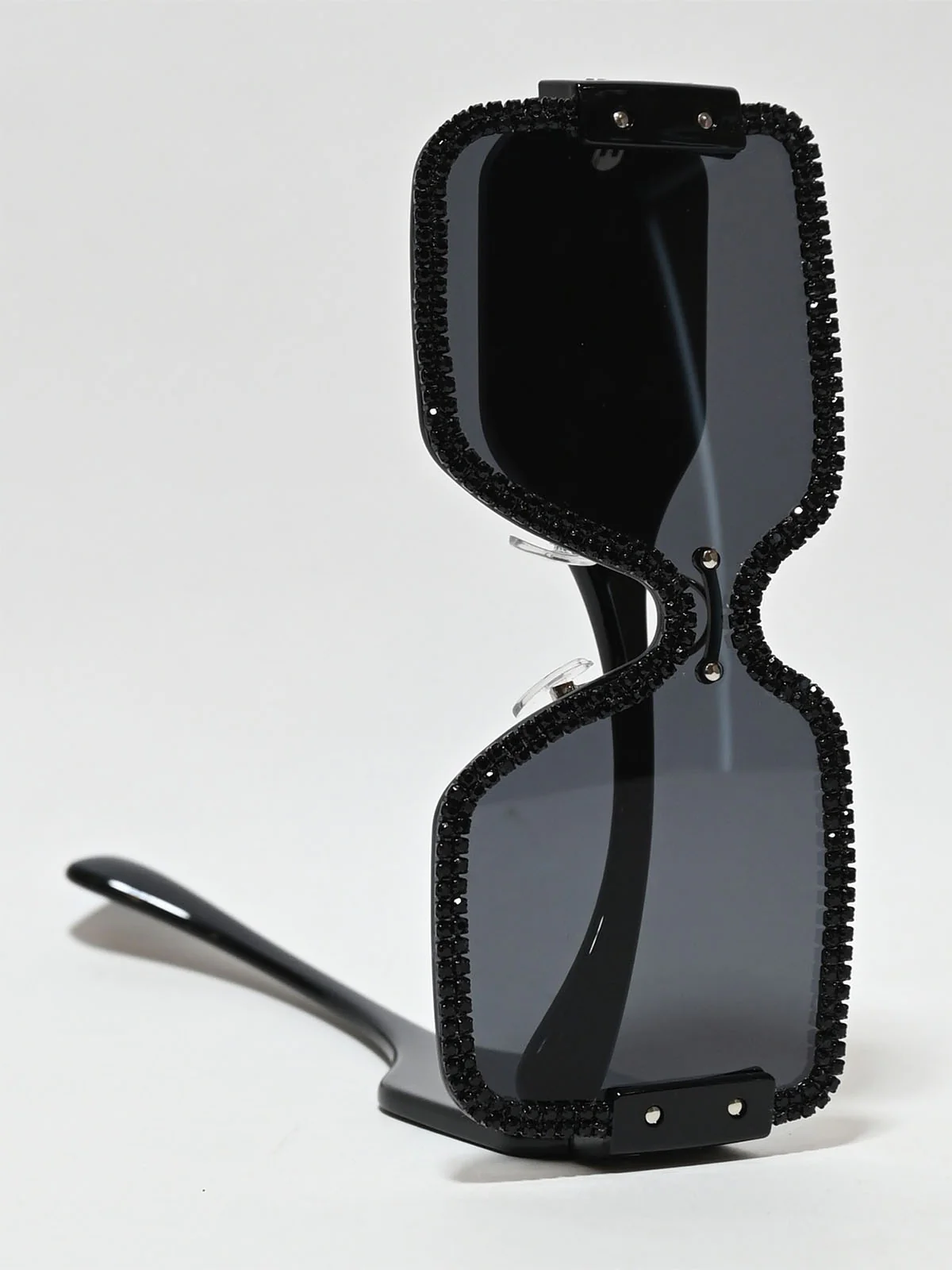 Odette Black Zink Alloy Embellished Sunglasses For Women - Image 4