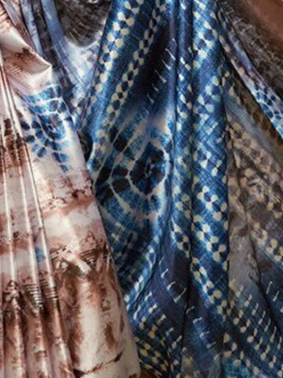 Odette Blue And Brown Satin Printed Saree With Unstitched Blouse For Women - Image 5