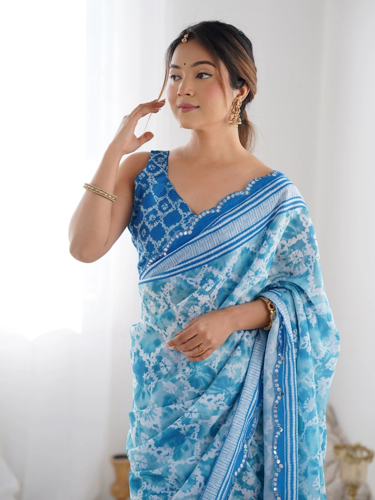 Odette Blue Chinon Printed Saree With Unstitched Blouse For Women - Image 4