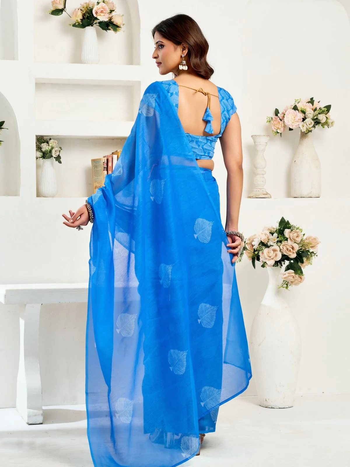 Odette Blue Cotton Linen Zari Work Saree For Women - Image 4