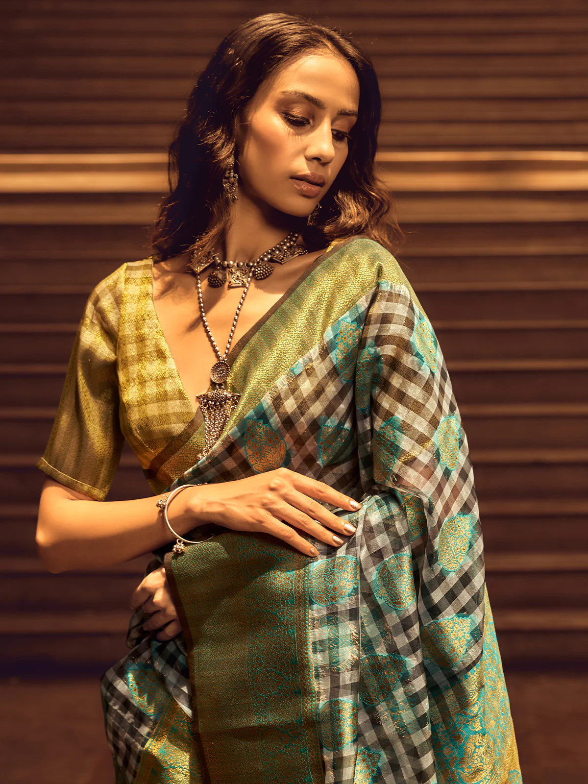 Odette Blue Handloom Woven Silk Blend Saree For Women - Image 4