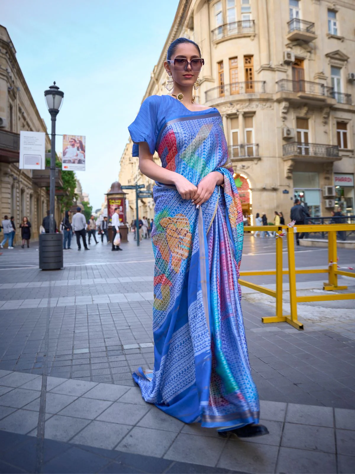 Odette Blue Poly Viscose Printed Saree With Unstitched Blouse For Women - Image 2