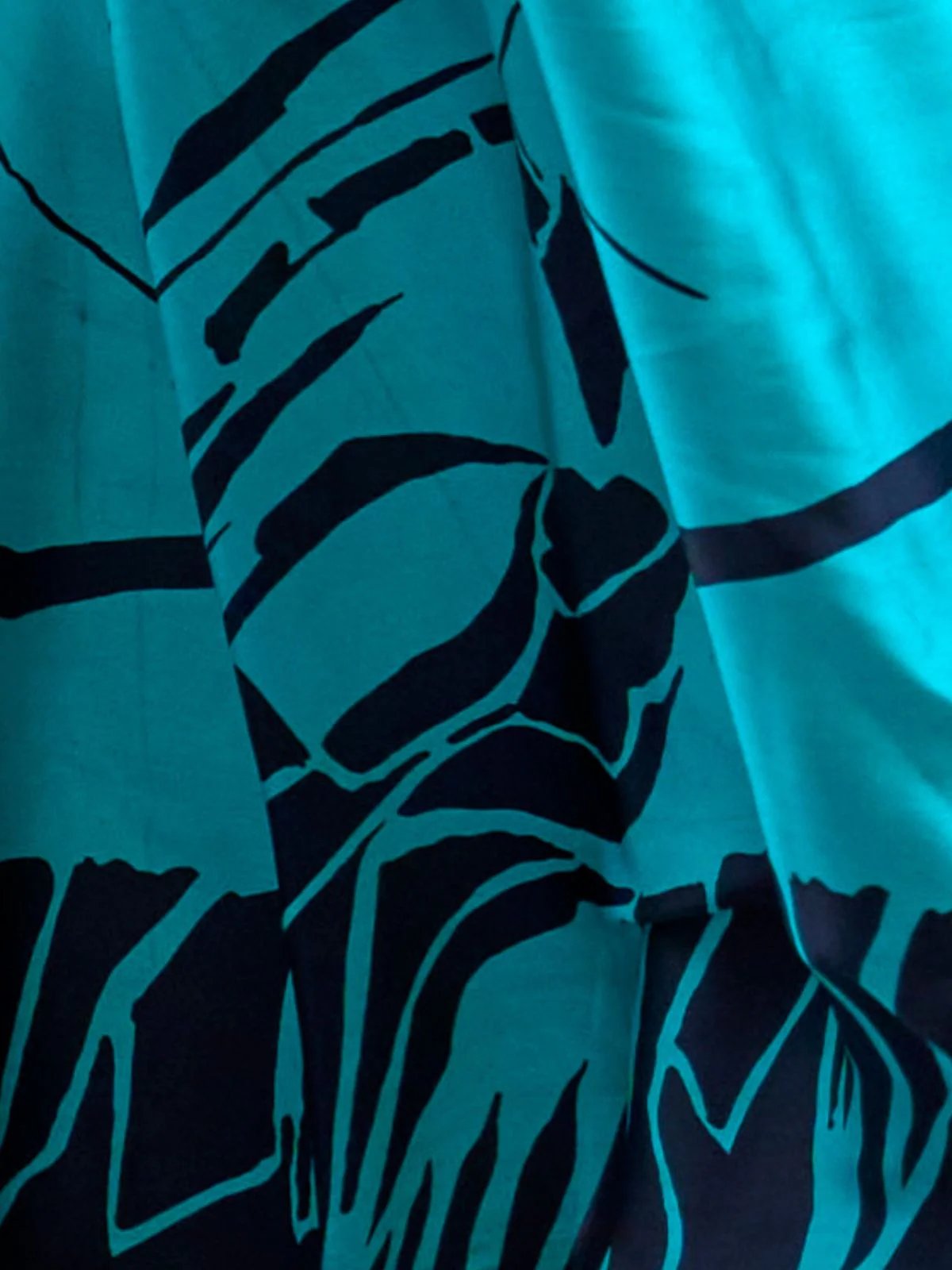 Odette Blue Satin Printed Saree With Unstitched Blouse For Women - Image 3