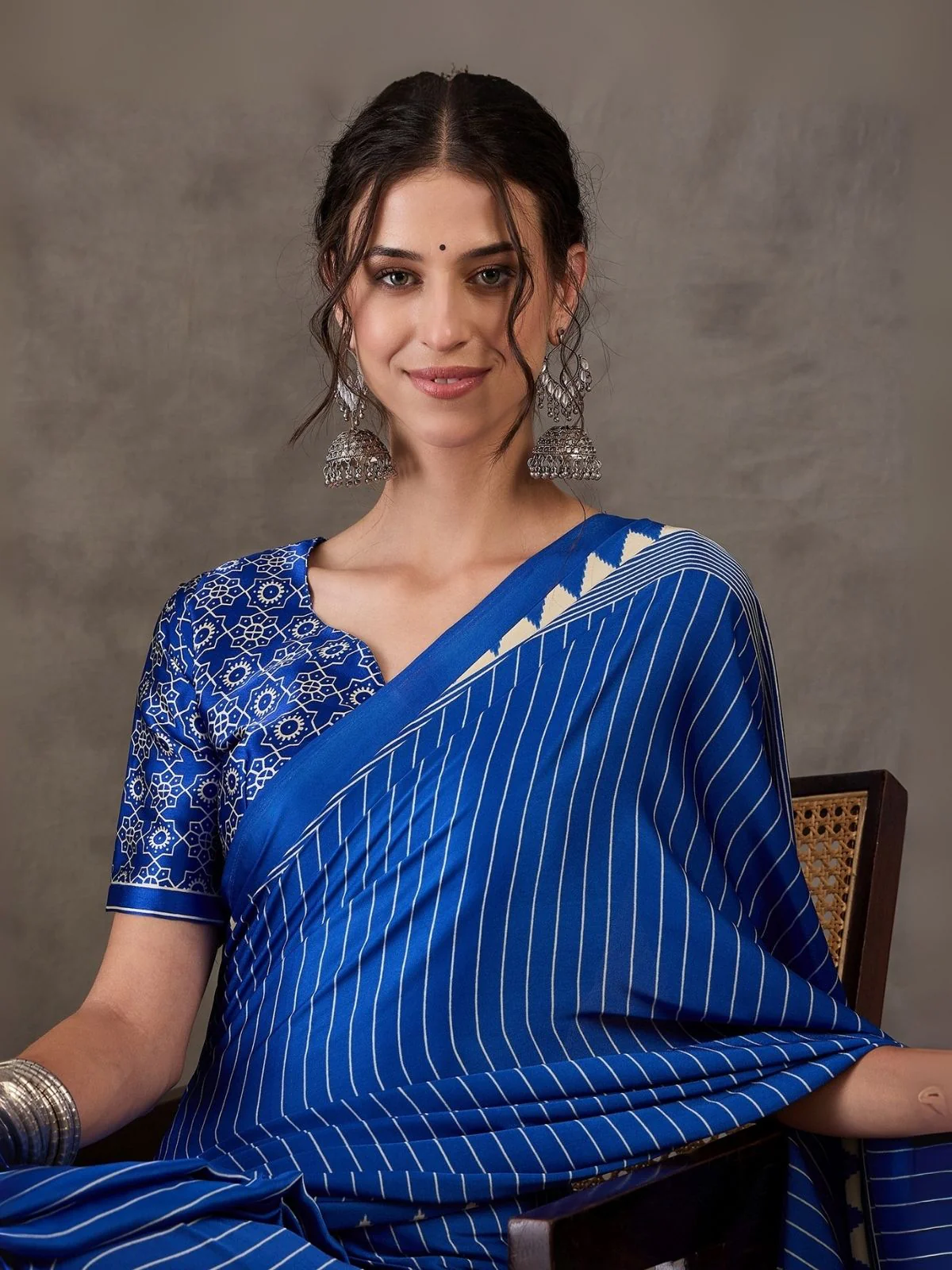 Odette Blue Silk Blend Printed Elegant Saree For Women - Image 4