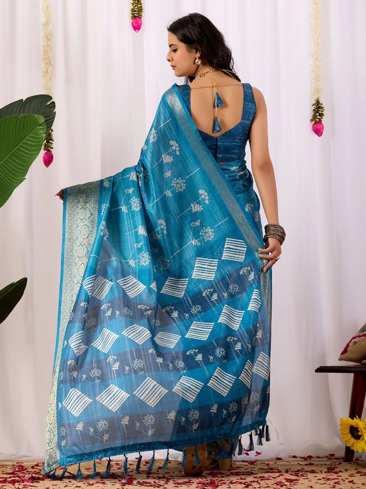 Odette Blue Silk Blend Printed Saree For Women - Image 3