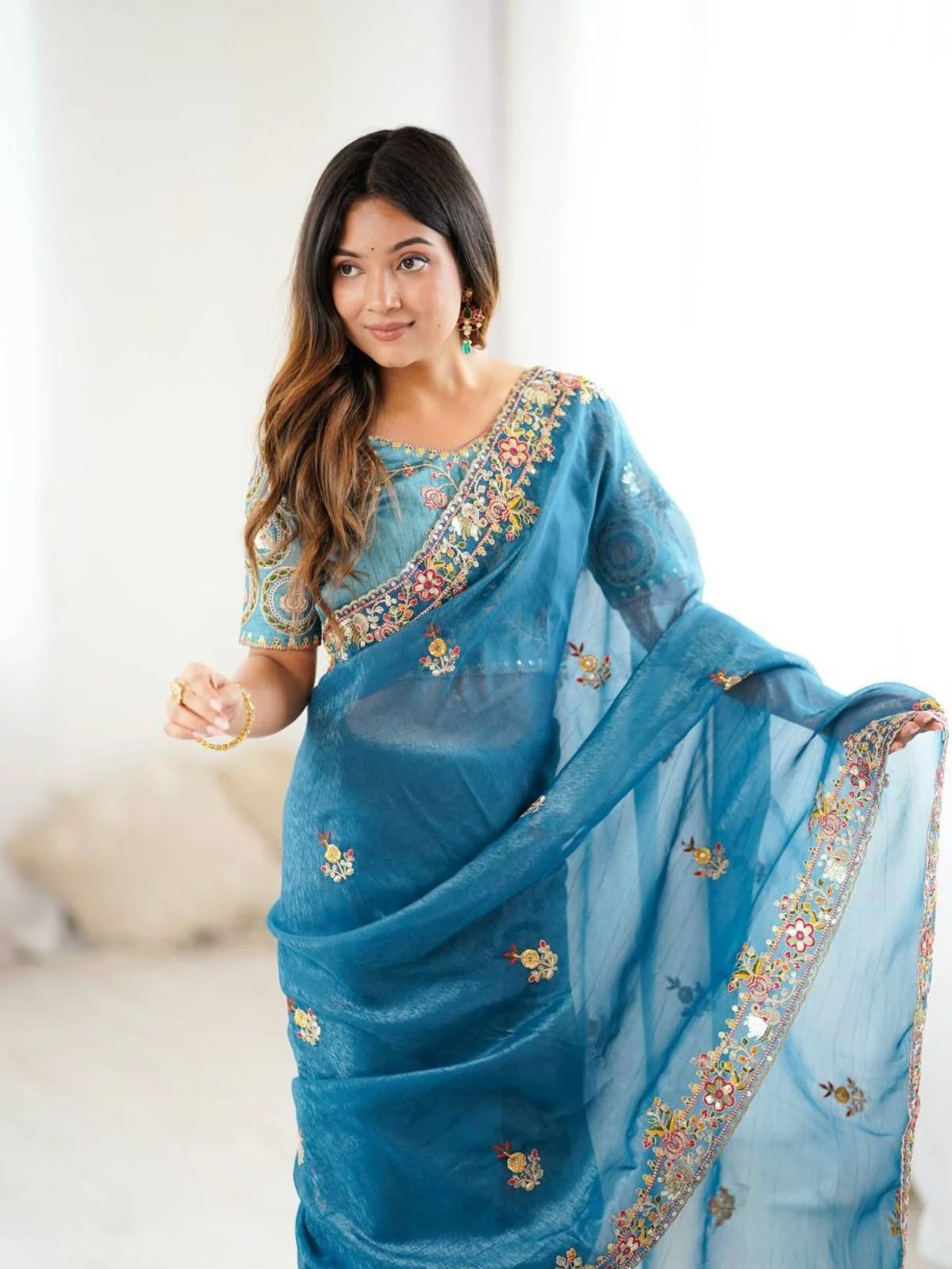 Odette Blue Silk Blend Solid Saree For Women - Image 3