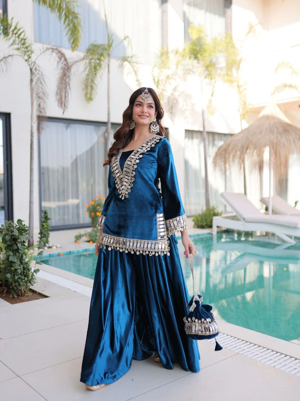Odette Blue Velvet Solid Kurta Set For Women - Image 2