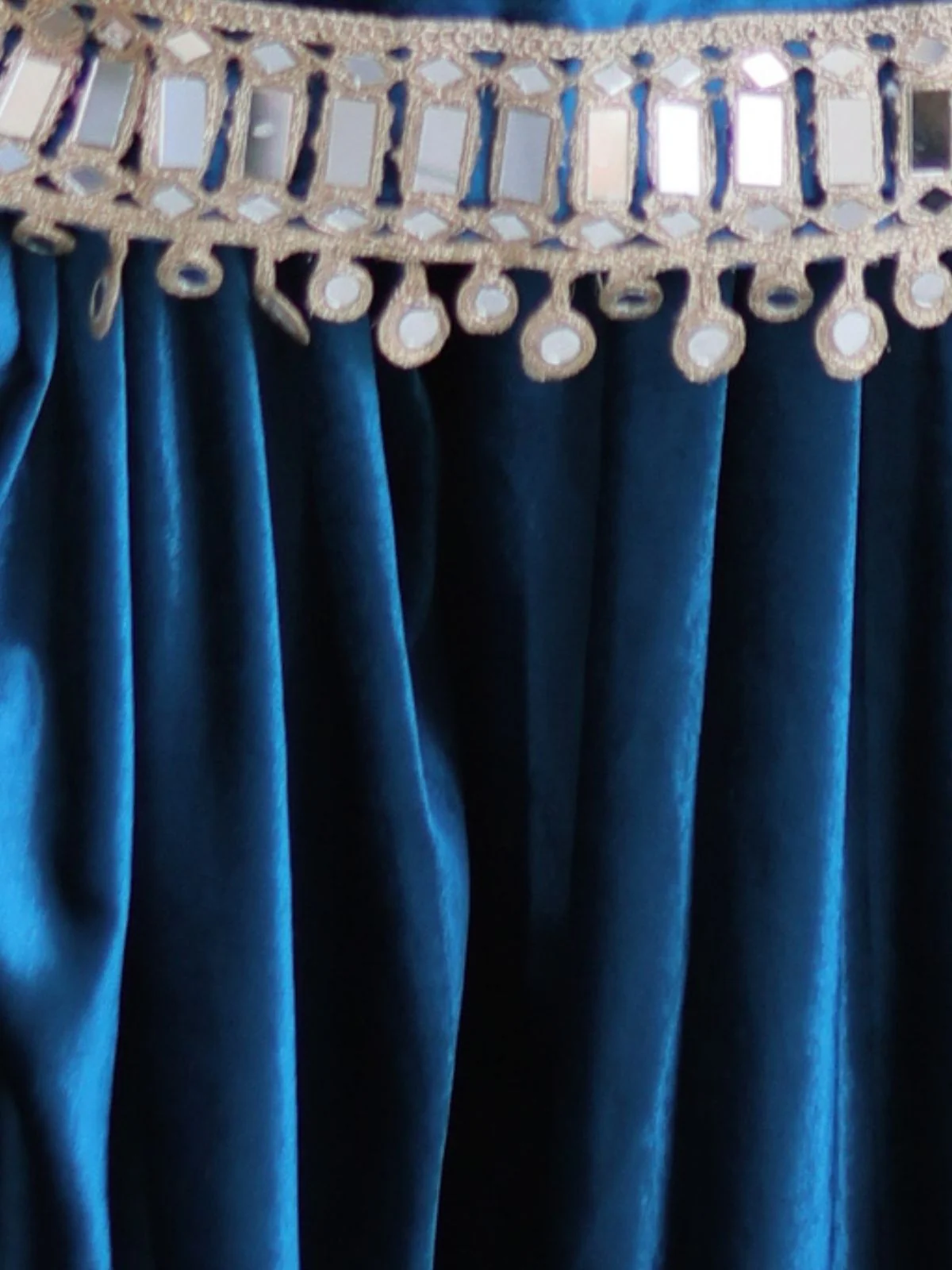 Odette Blue Velvet Solid Kurta Set For Women - Image 5