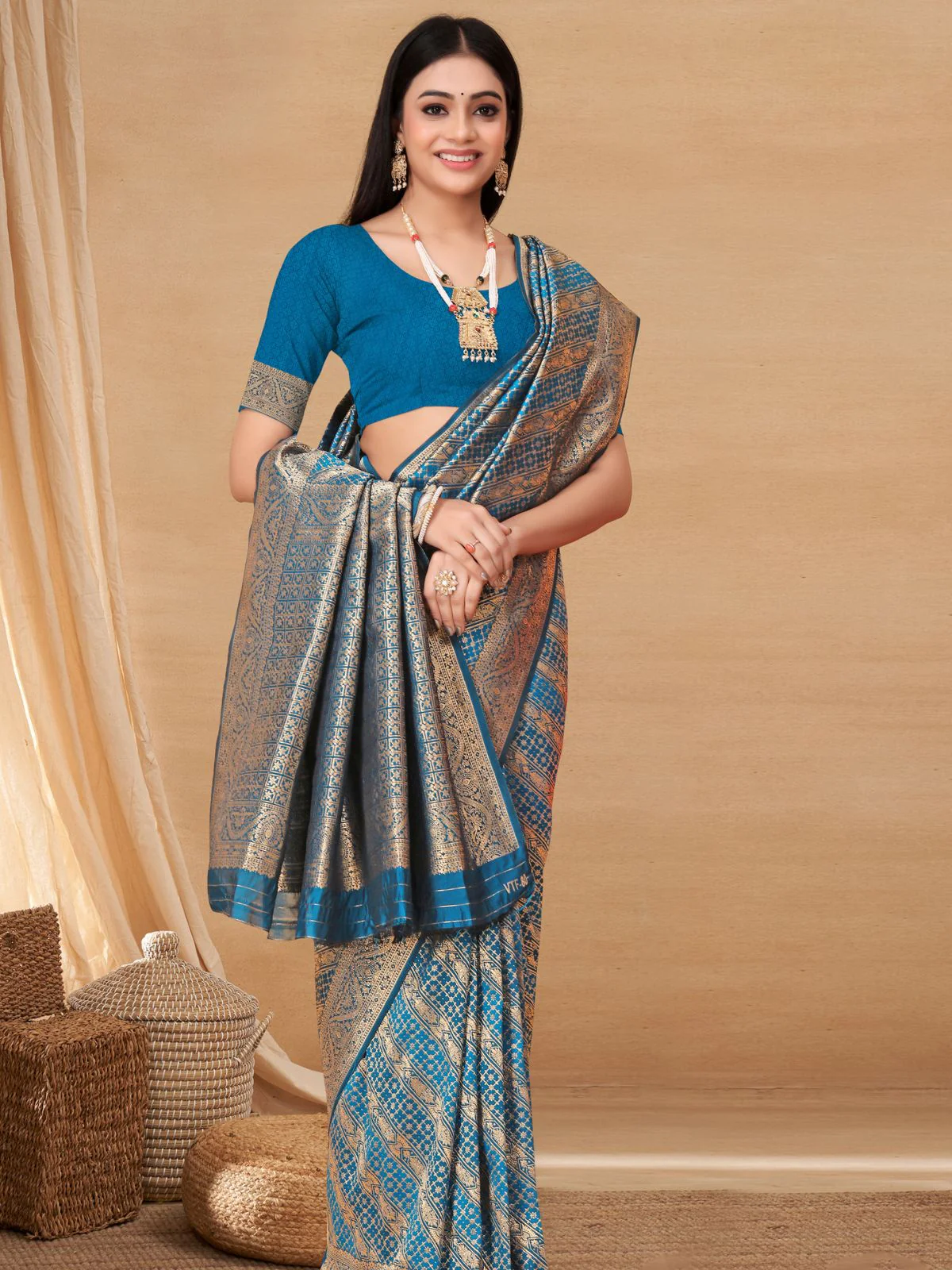 Odette Blue Woven Banarasi Silk Saree With unstitched Blouse For Women - Image 3