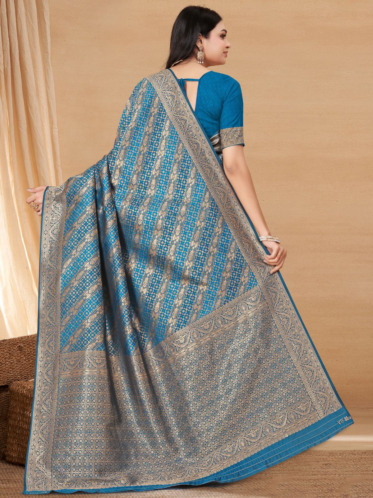 Odette Blue Woven Banarasi Silk Saree With unstitched Blouse For Women - Image 5