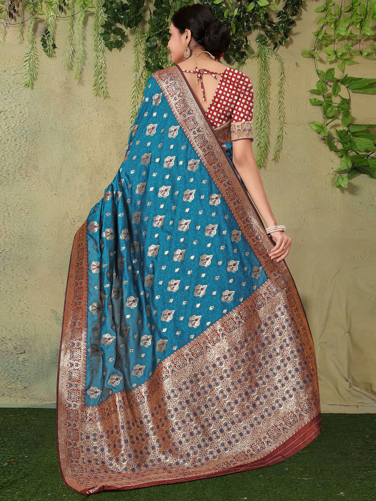 Odette Blue Woven Banarasi Silk Saree With unstitched Blouse For Women - Image 5